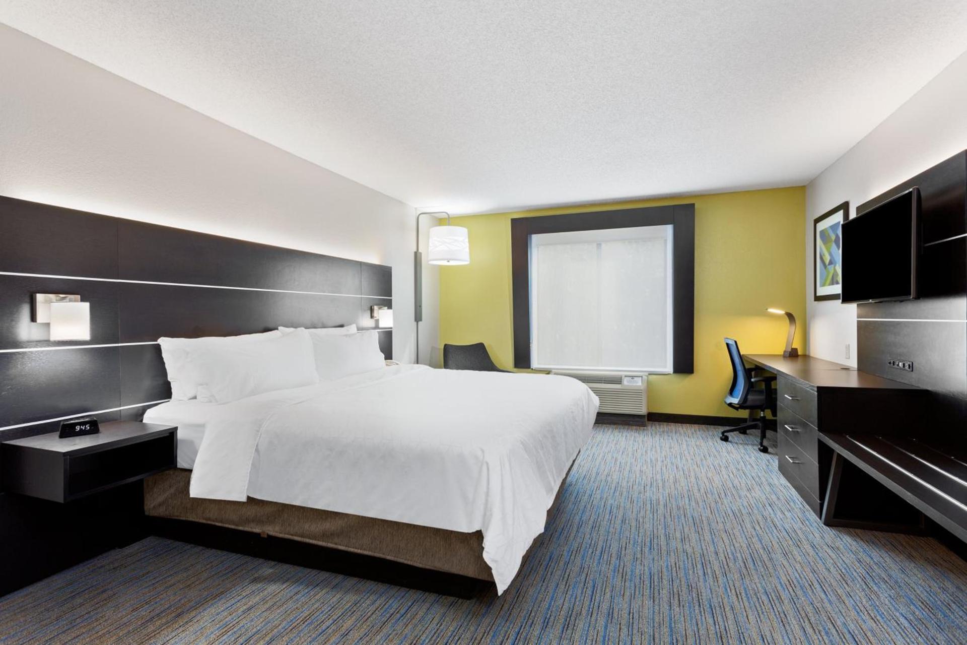 Holiday Inn Express & Suites Culpeper by IHG photo 10