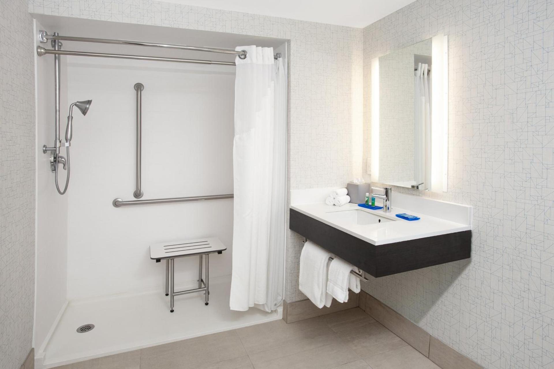 Holiday Inn Express & Suites Culpeper by IHG photo 11