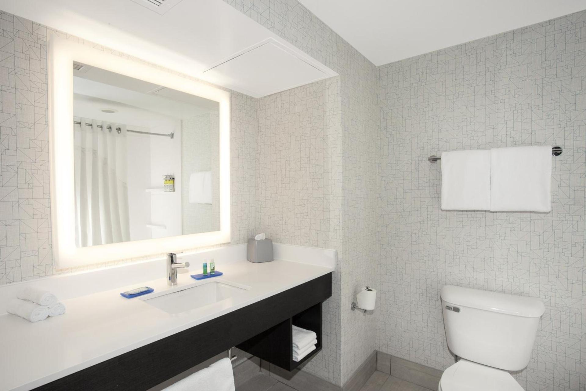 Holiday Inn Express & Suites Culpeper by IHG photo 7