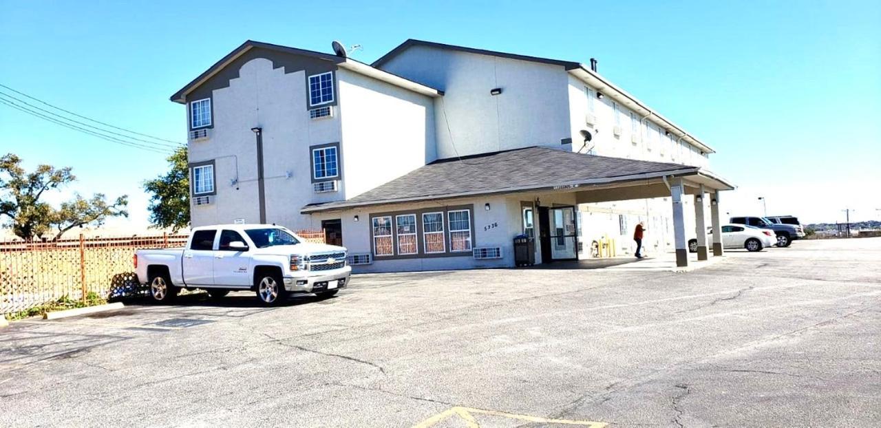 Express Inn & Suites San Antonio near SeaWorld - Medical Center photo 40