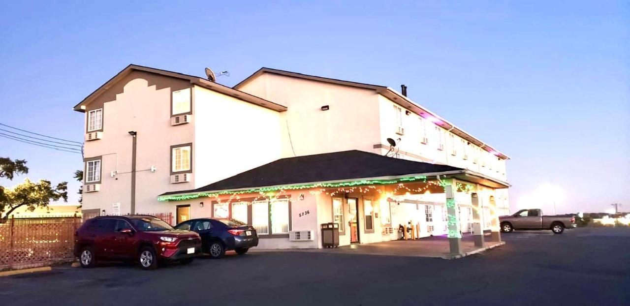 Express Inn & Suites San Antonio near SeaWorld - Medical Center photo 41