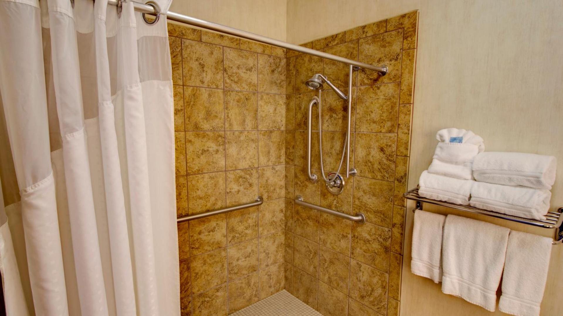 Holiday Inn Express & Suites Sioux Center by IHG photo 29