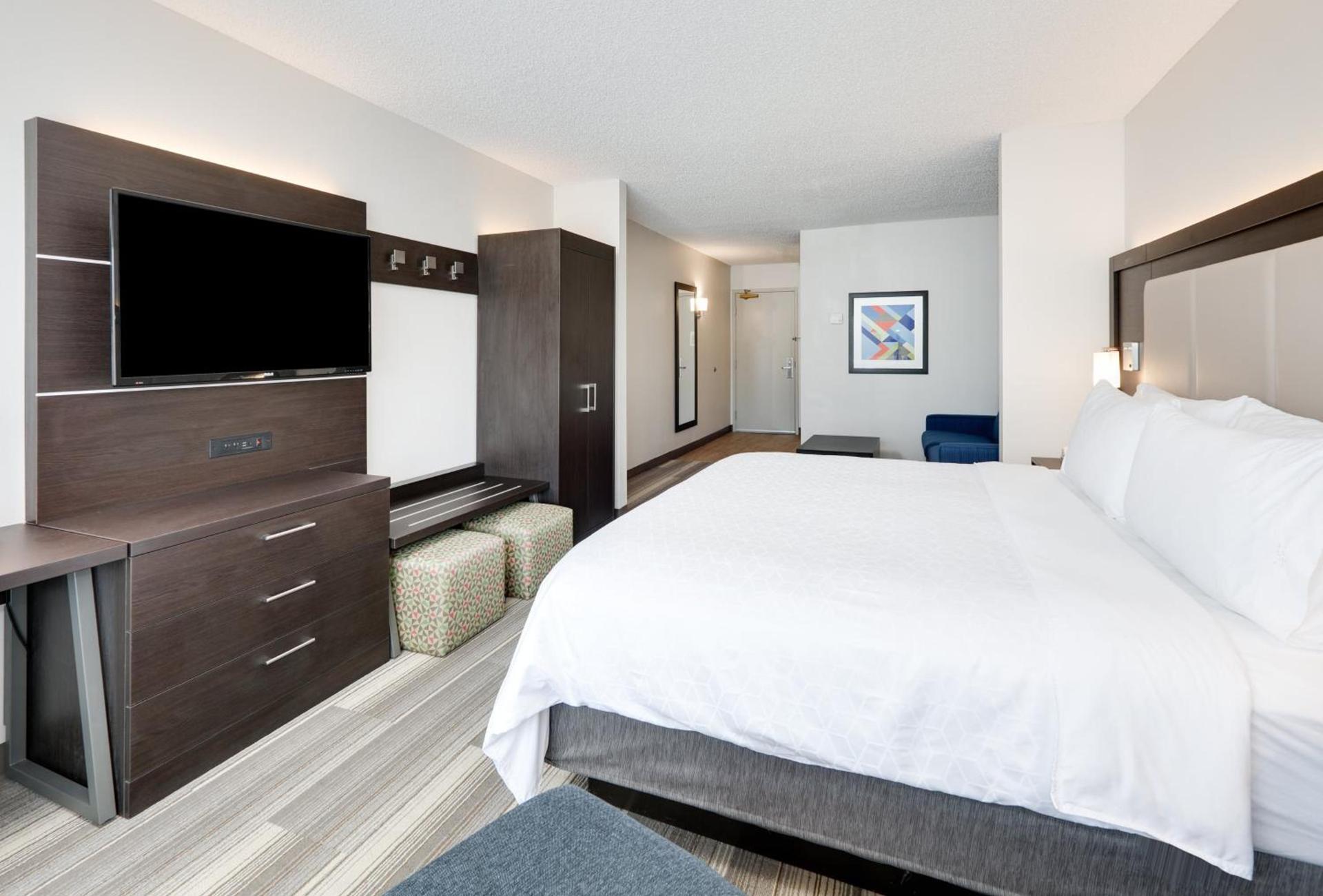Holiday Inn Express Hotel & Suites Dublin by IHG photo 32