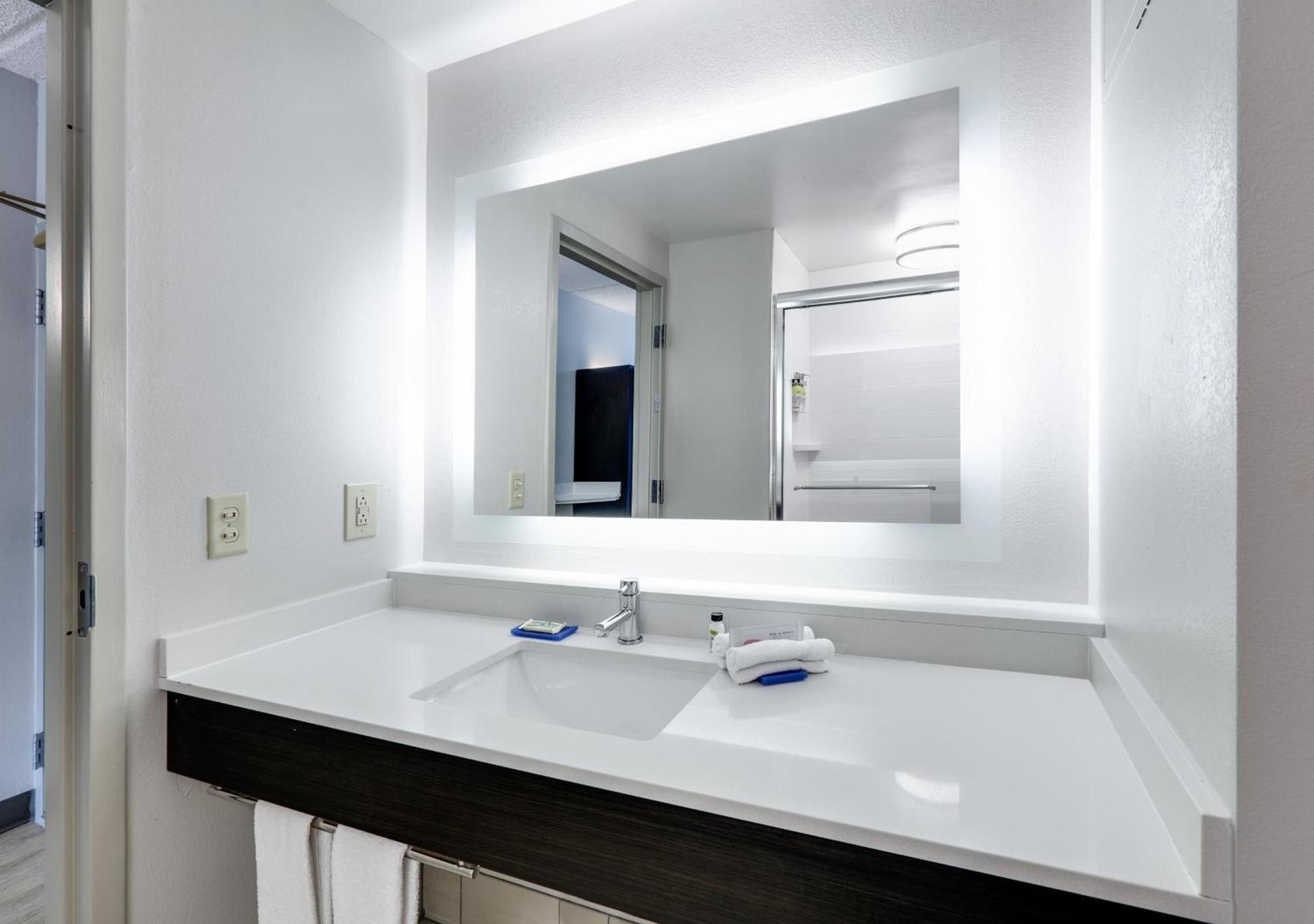 Holiday Inn Express Hotel & Suites Dublin by IHG photo 26