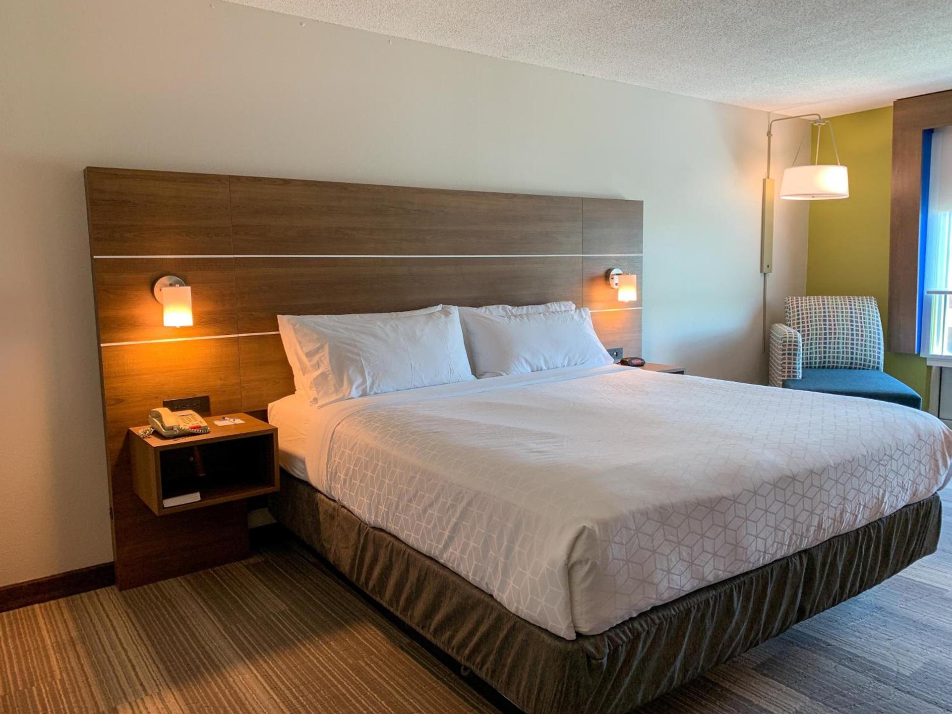 Holiday Inn Express & Suites Lexington Downtown Area-Keeneland by IHG photo 32