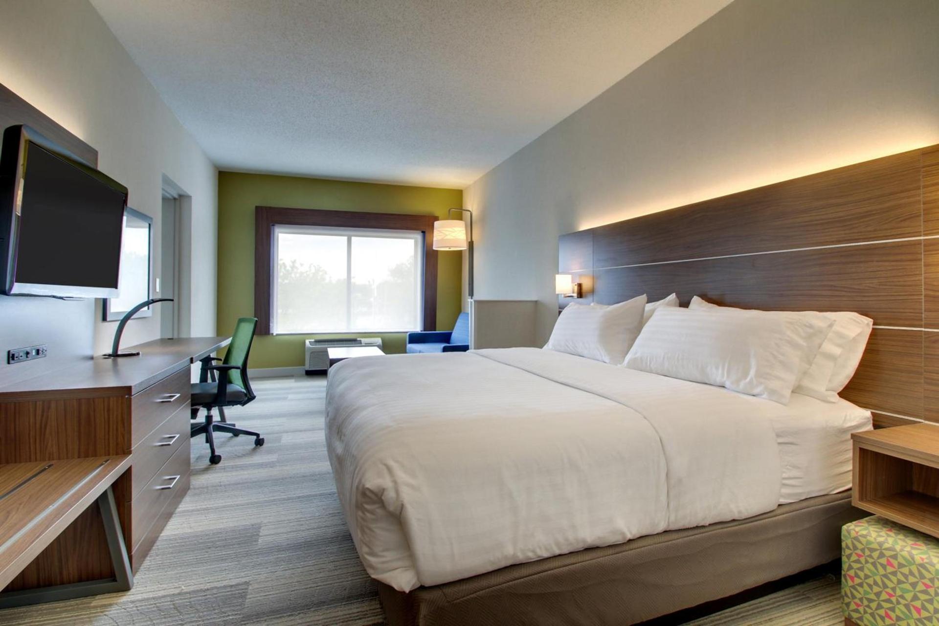Holiday Inn Express & Suites Aurora - Naperville by IHG photo 56