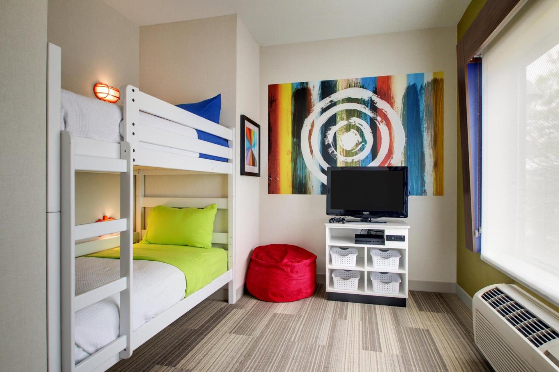 Holiday Inn Express & Suites Aurora - Naperville by IHG photo 57