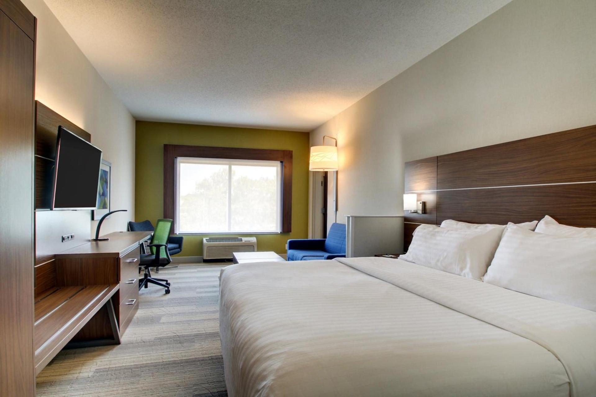 Holiday Inn Express & Suites Aurora - Naperville by IHG photo 59