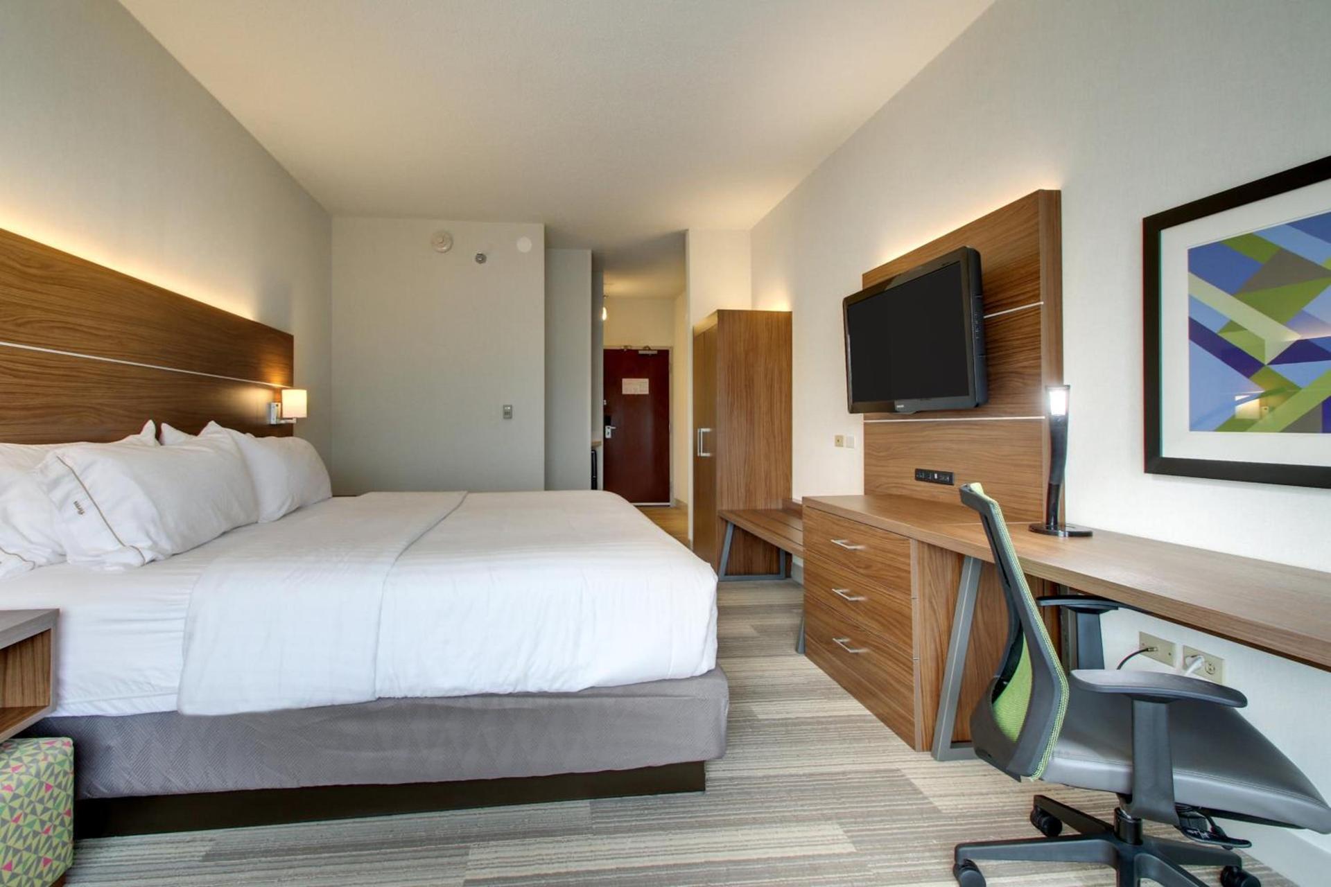 Holiday Inn Express & Suites Aurora - Naperville by IHG photo 46