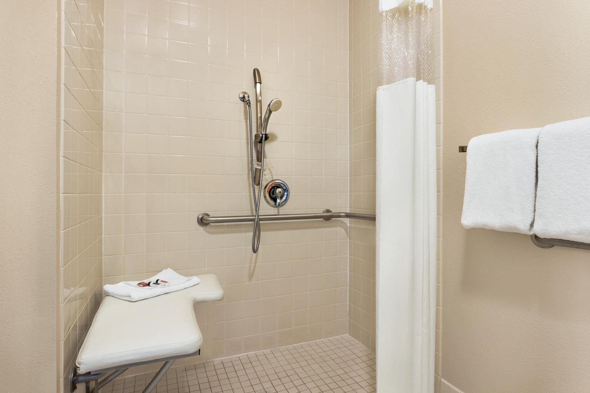 Baymont by Wyndham Ft. Leonard/Saint Robert photo 28
