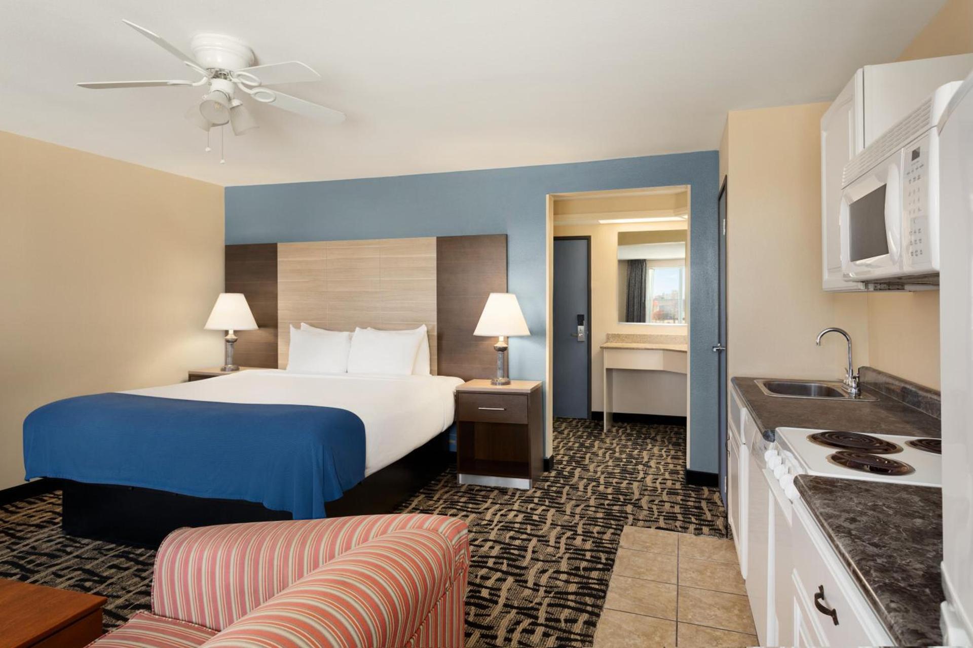 Baymont by Wyndham Ft. Leonard/Saint Robert photo 32