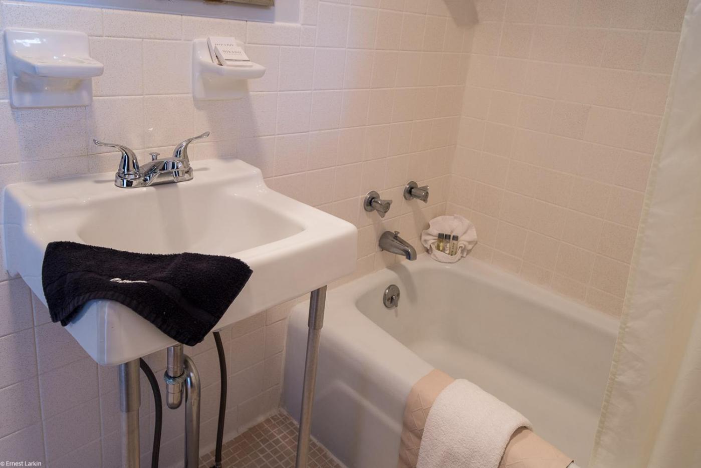 Townsend River Breeze Inn photo 13