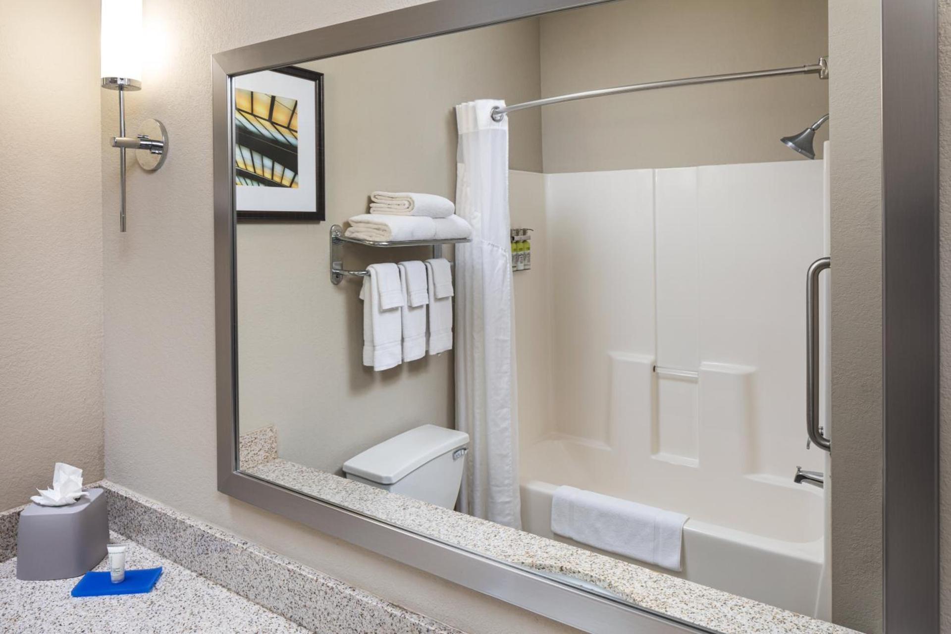 Holiday Inn Express Hotel & Suites Minneapolis - Minnetonka by IHG photo 12