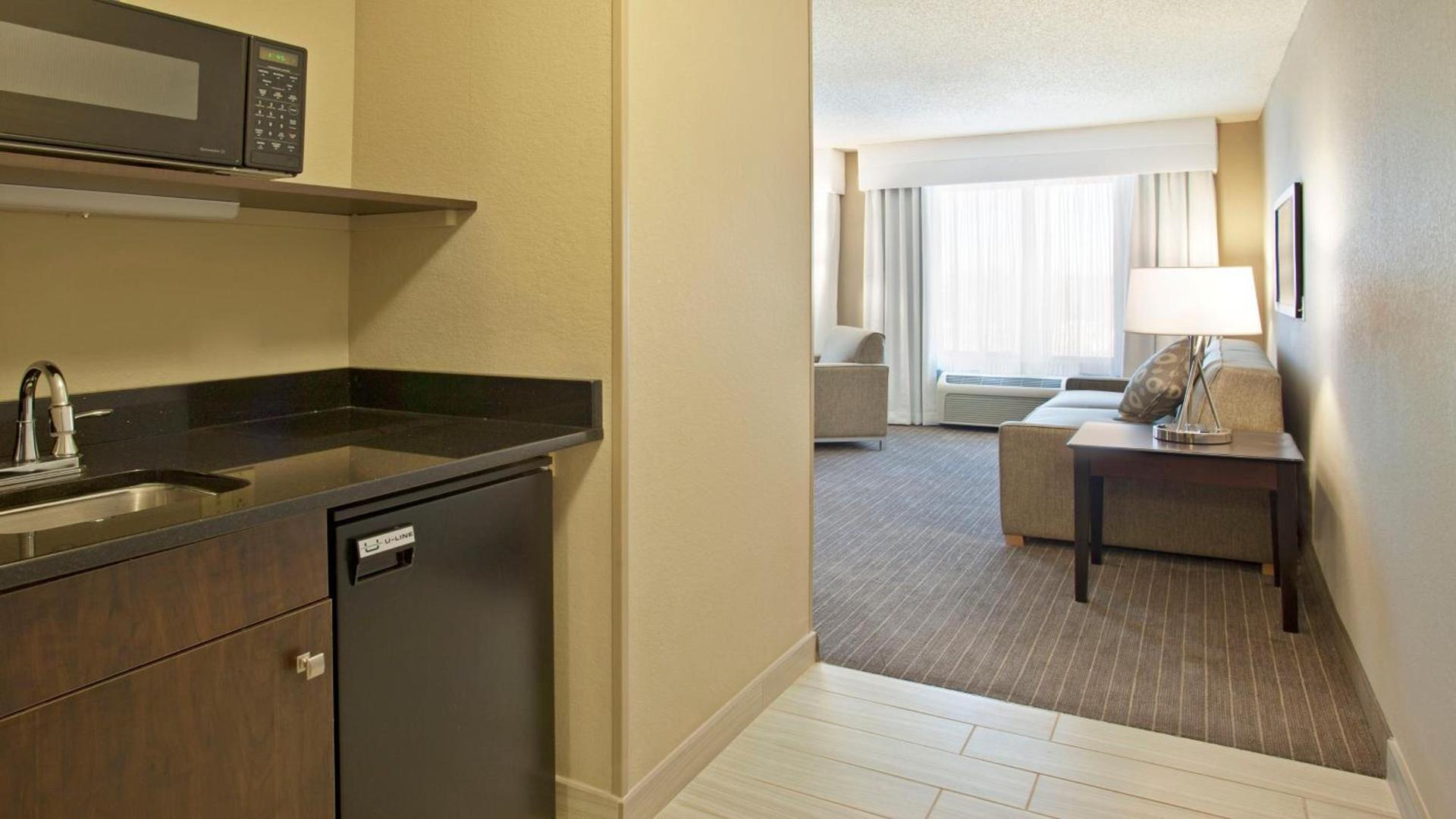 Holiday Inn Express Hotel & Suites Minneapolis - Minnetonka by IHG photo 6