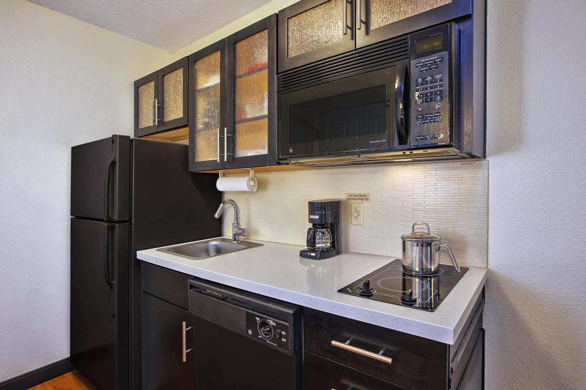 Candlewood Suites Indianapolis Northeast by IHG photo 3