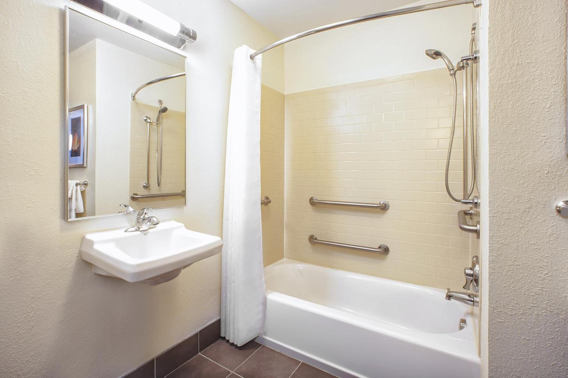 Candlewood Suites Indianapolis Northeast by IHG photo 6