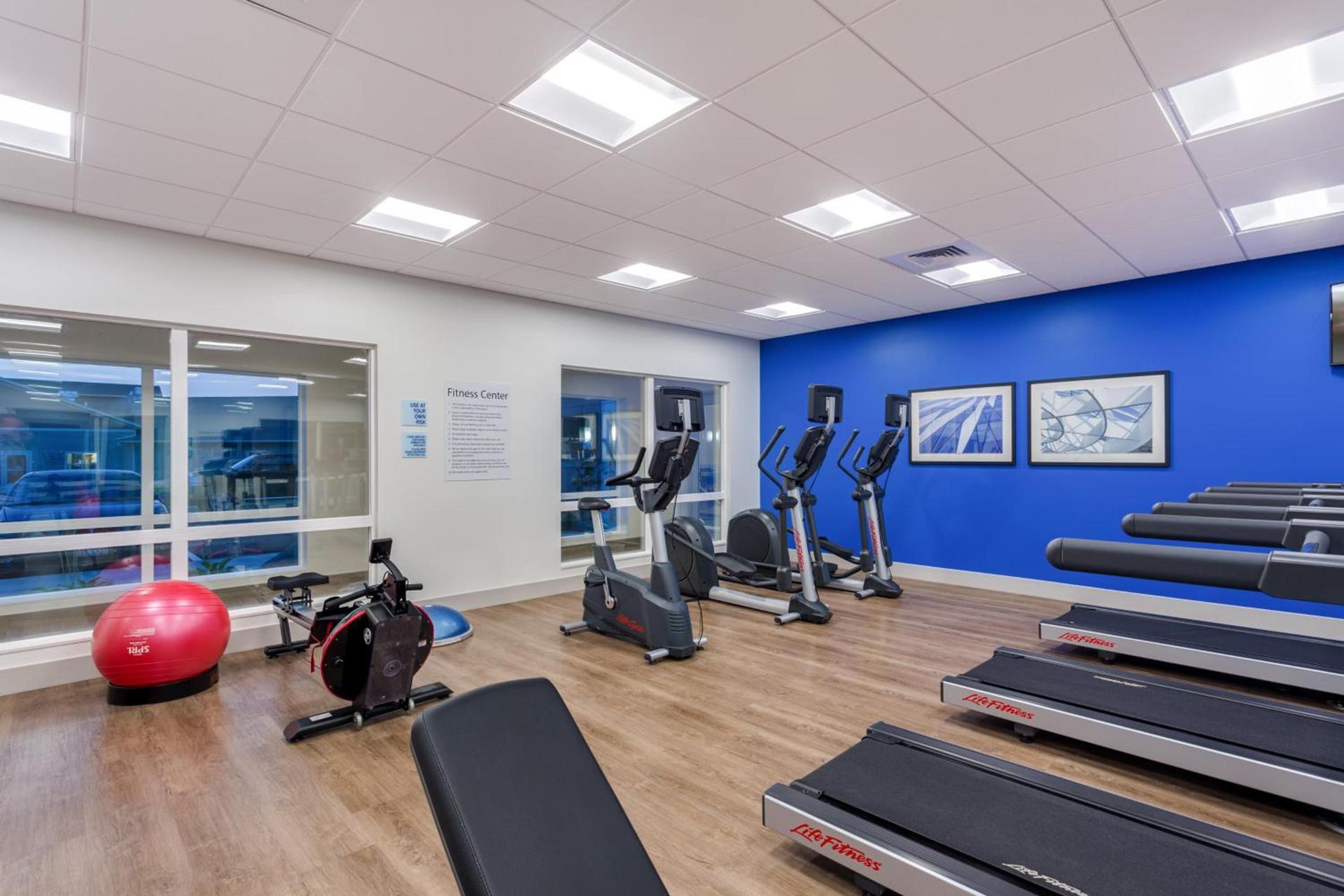 Holiday Inn Express & Suites - Rice Lake by IHG photo 5