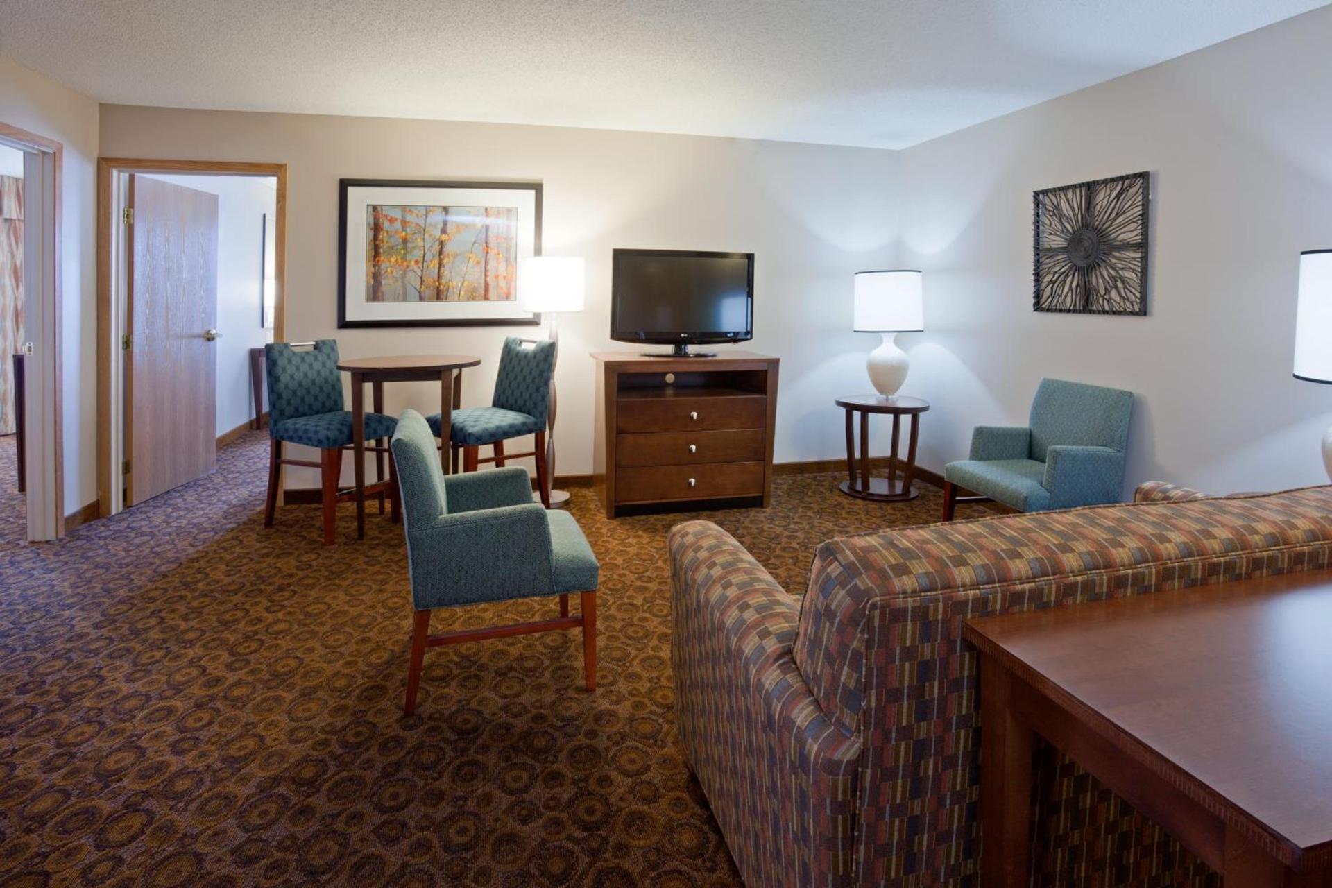 Holiday Inn Express and Suites St. Cloud by IHG photo 56