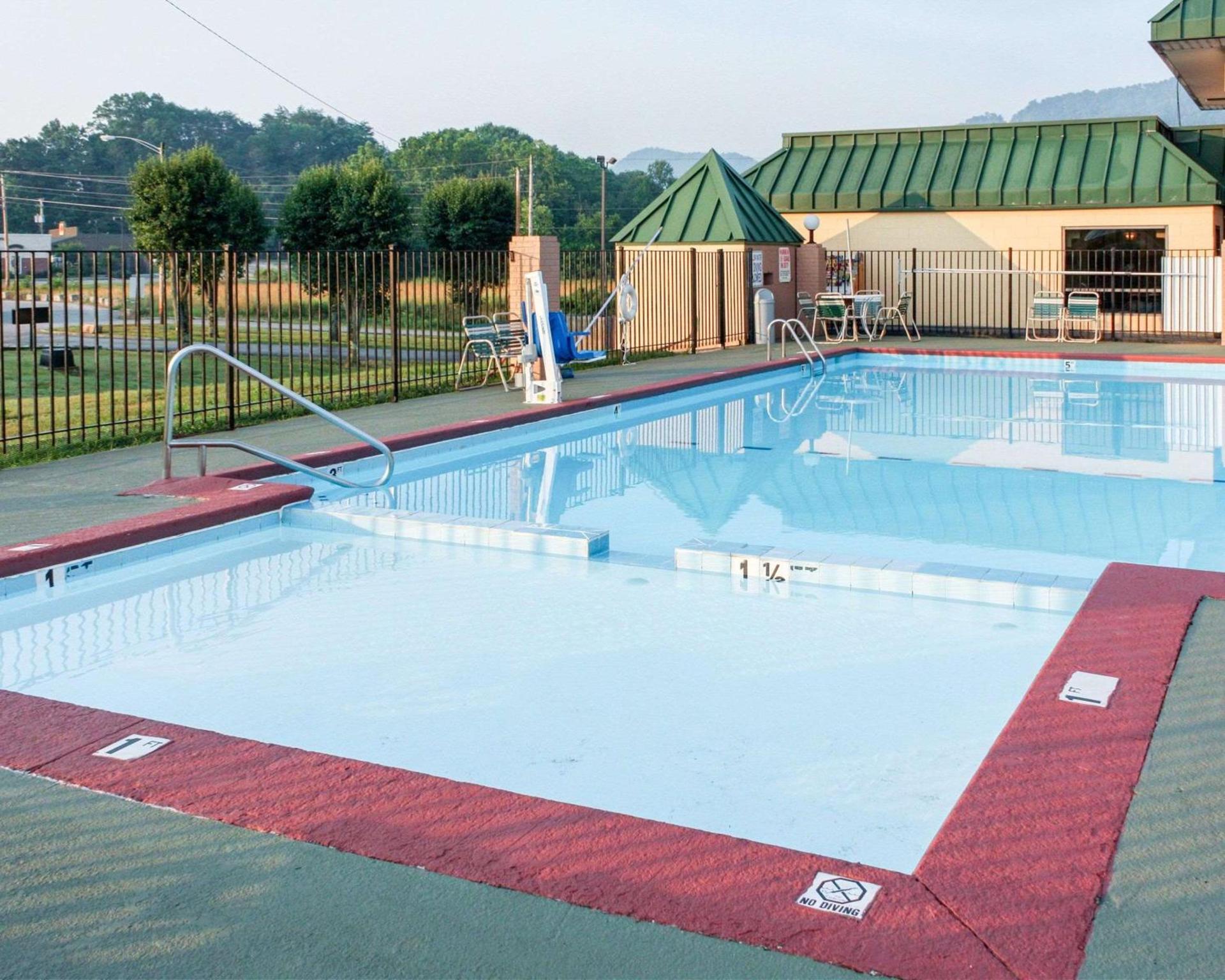 Econo Lodge Rocky Top photo 21