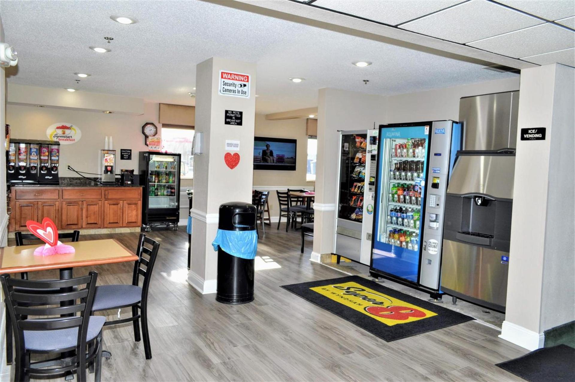 Super 8 by Wyndham Clearfield photo 19