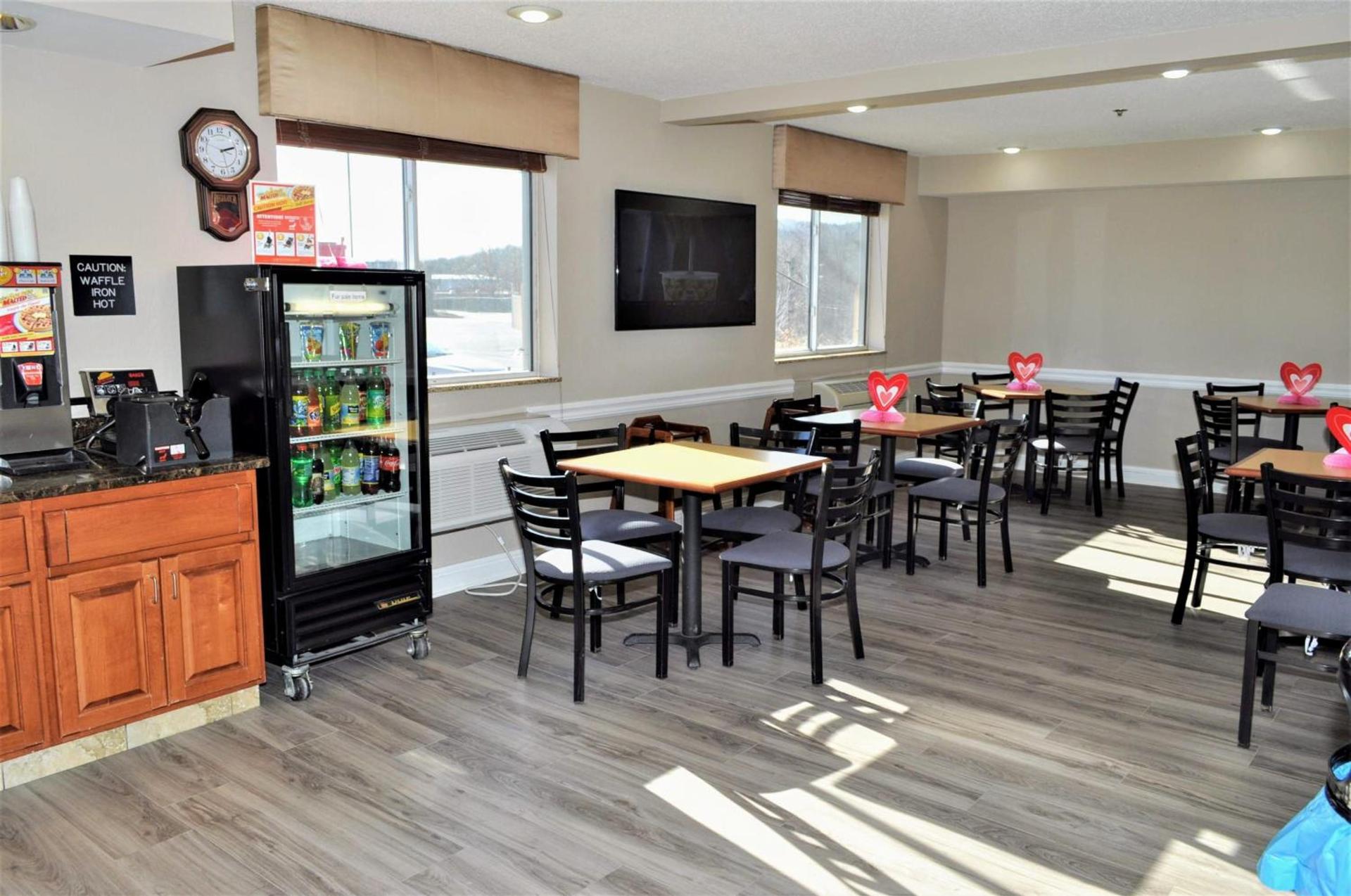 Super 8 by Wyndham Clearfield photo 18