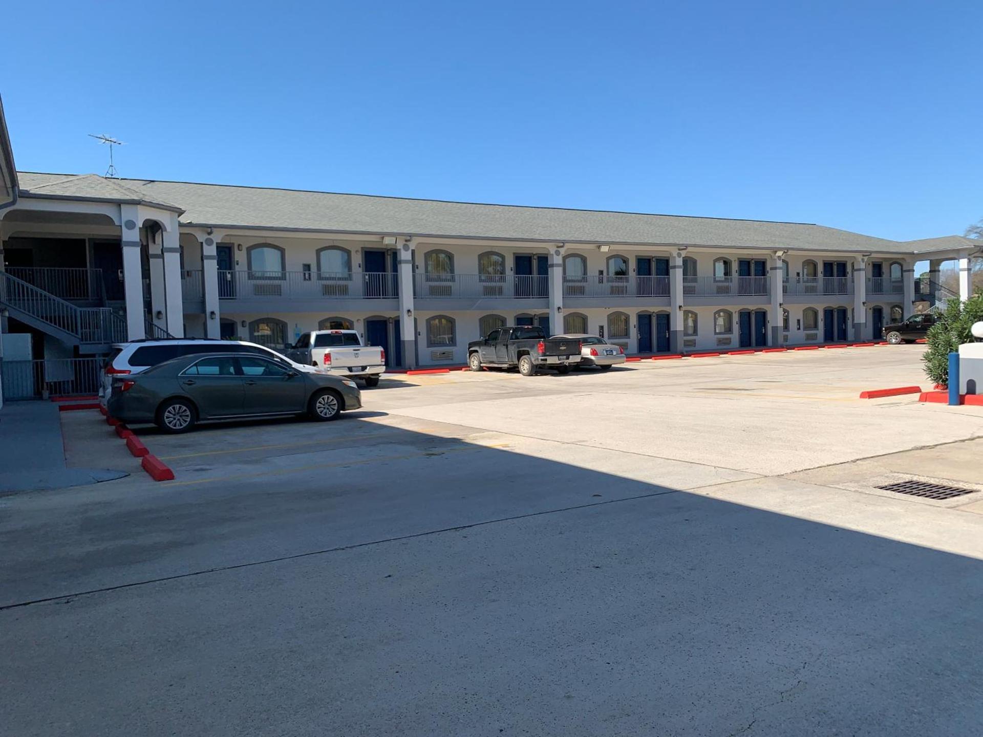 Sunrise Inn & Suites photo 15