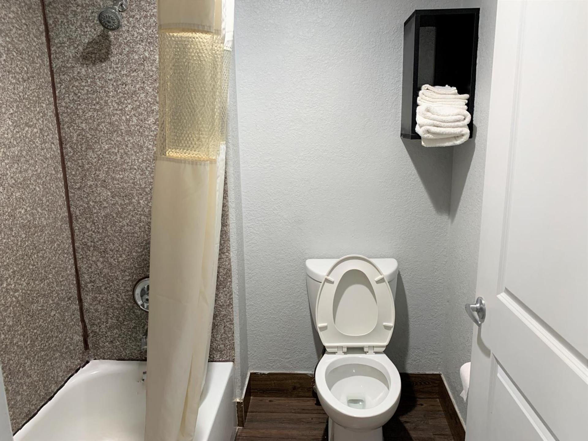 Sunrise Inn & Suites photo 28