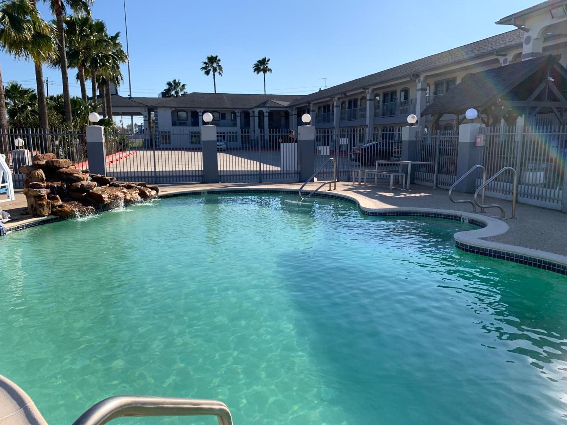Sunrise Inn & Suites photo 9