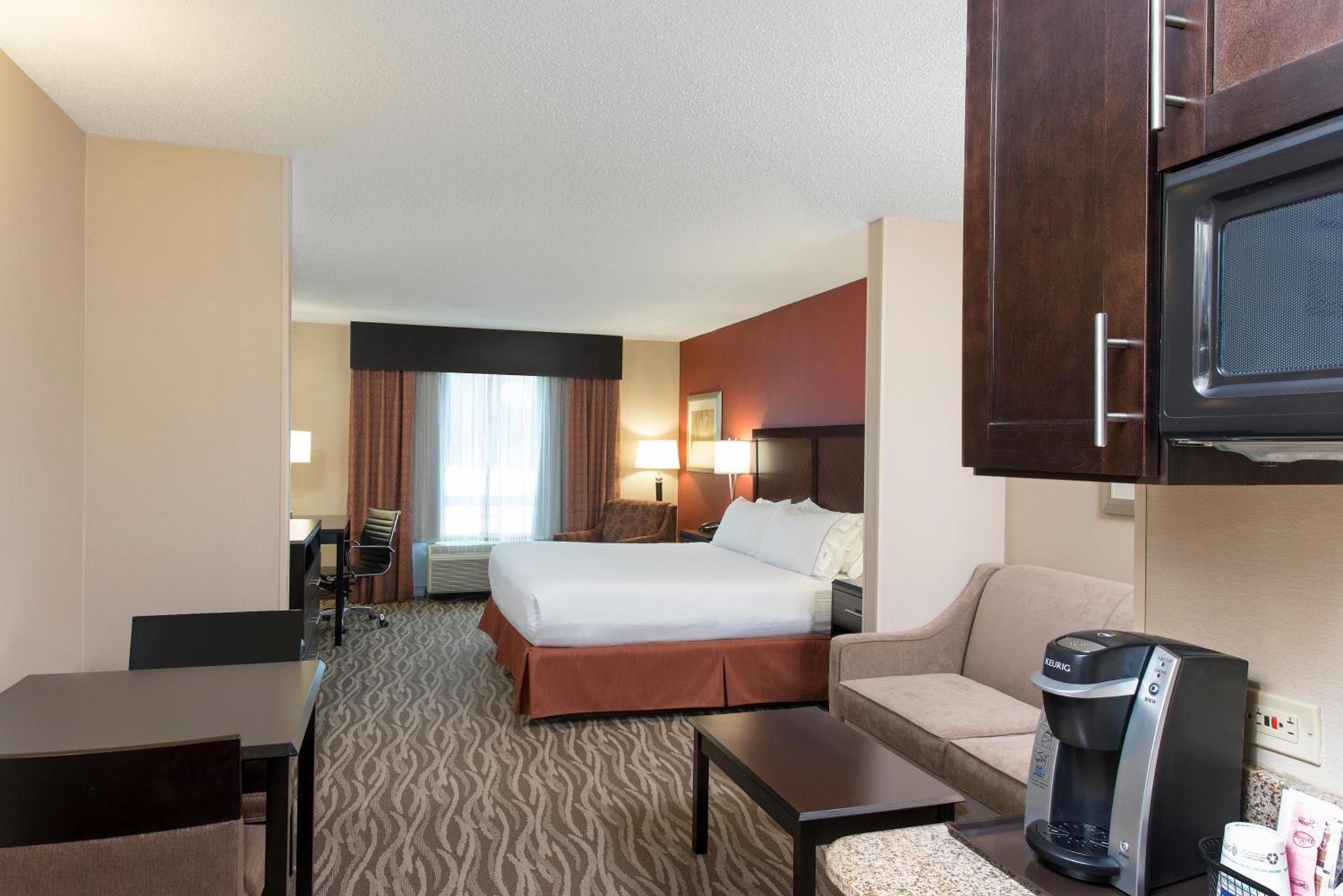 Holiday Inn Express Hotel & Suites Grand Rapids-North by IHG photo 33