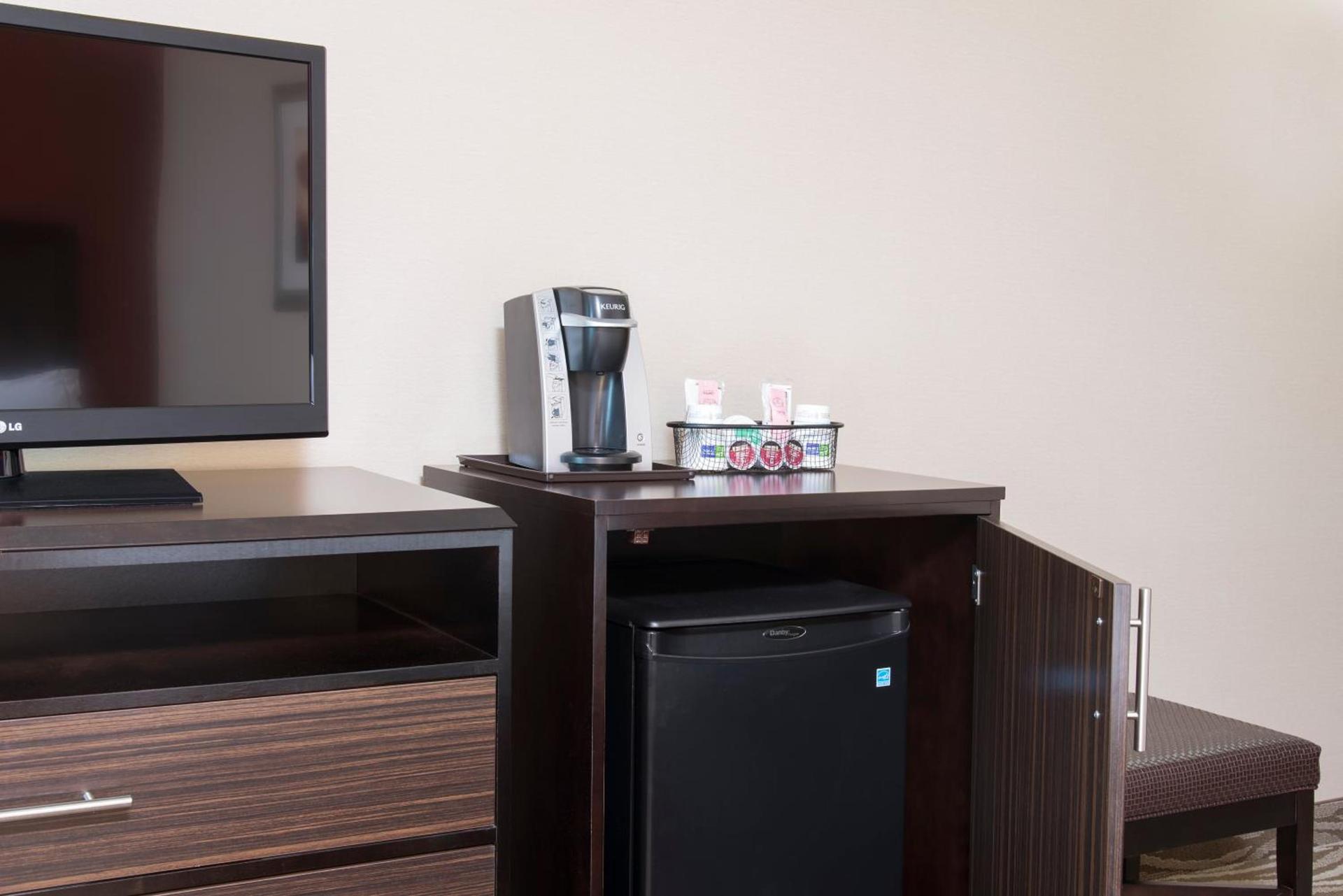 Holiday Inn Express Hotel & Suites Grand Rapids-North by IHG photo 32