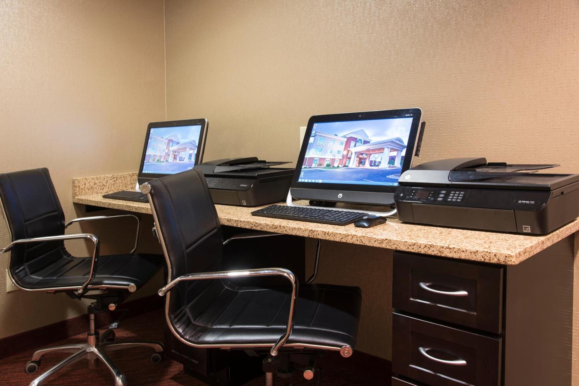 Holiday Inn Express Hotel & Suites Grand Rapids-North by IHG photo 5