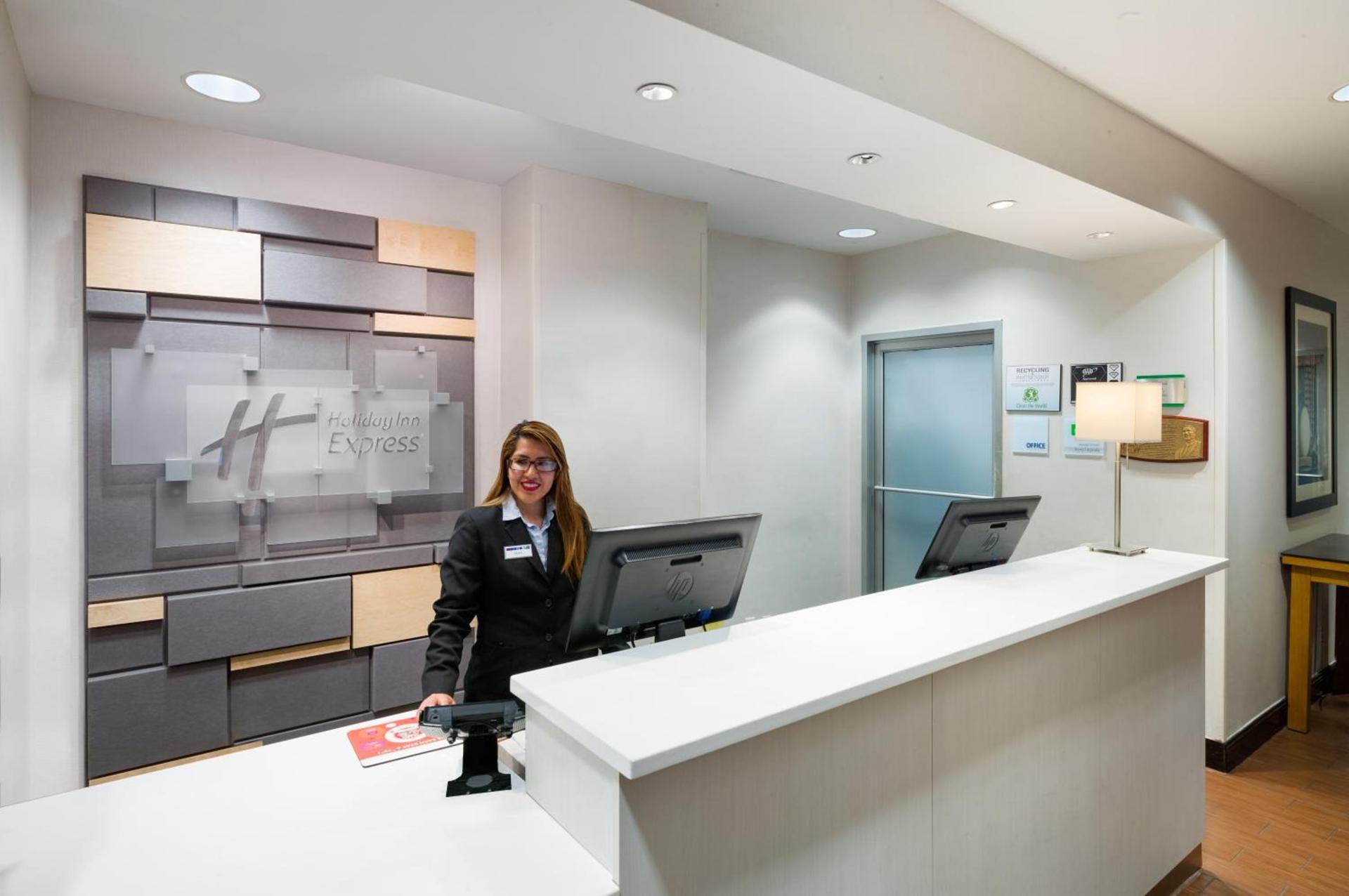 Holiday Inn Express - Times Square by IHG photo 10