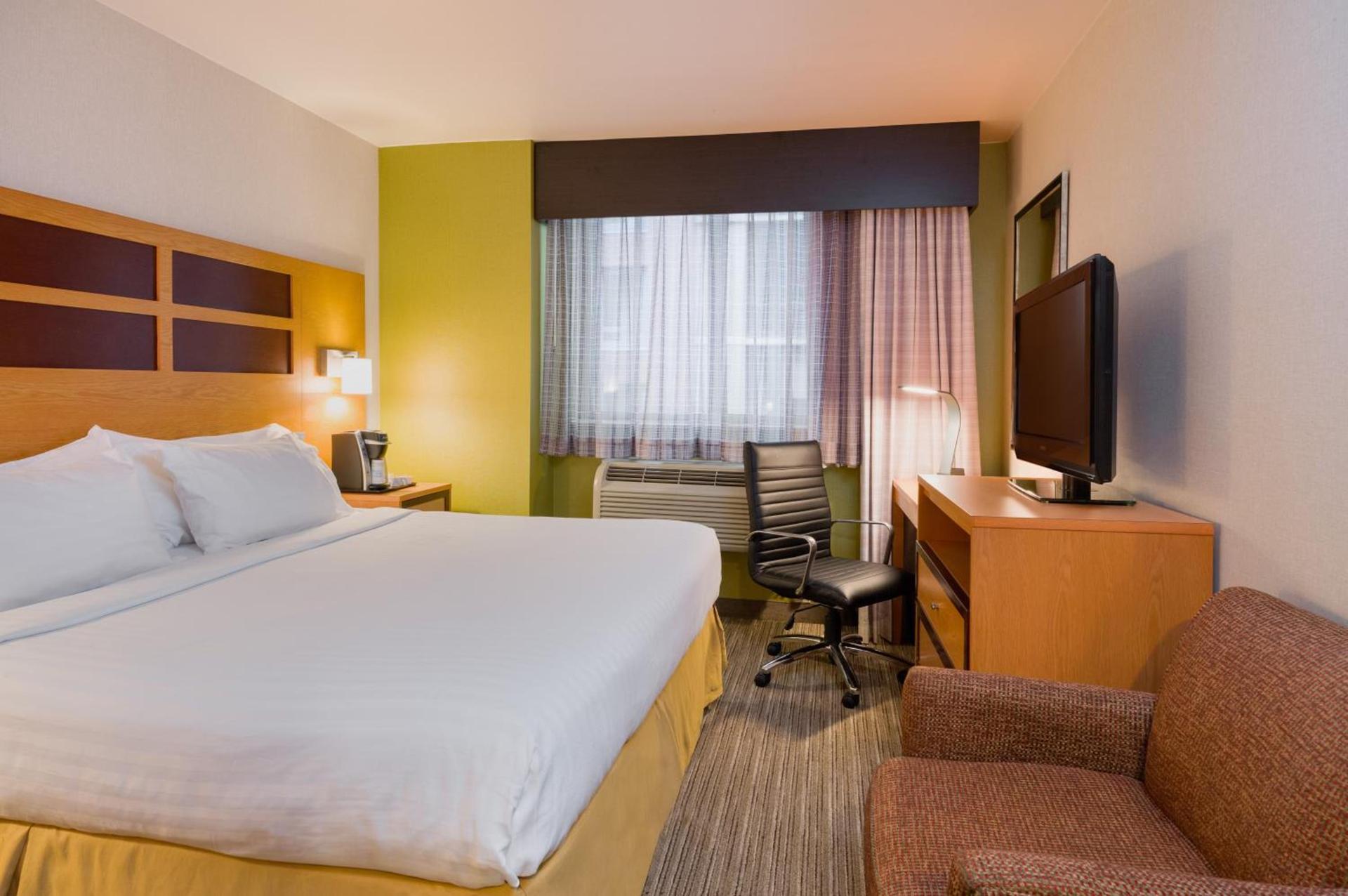 Holiday Inn Express - Times Square by IHG photo 28