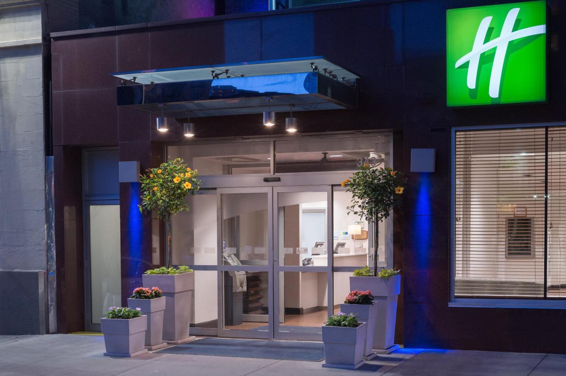 Holiday Inn Express - Times Square by IHG photo 24