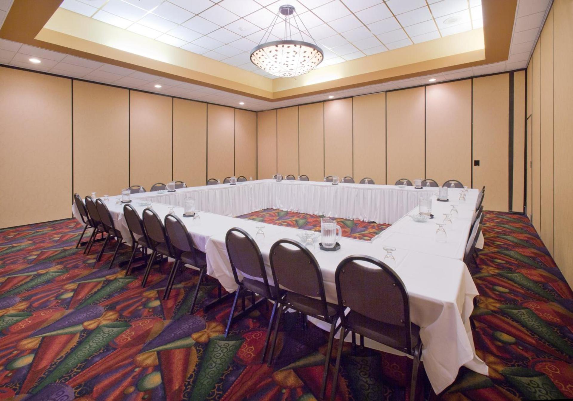 DoubleTree by Hilton Austin, MN photo 72