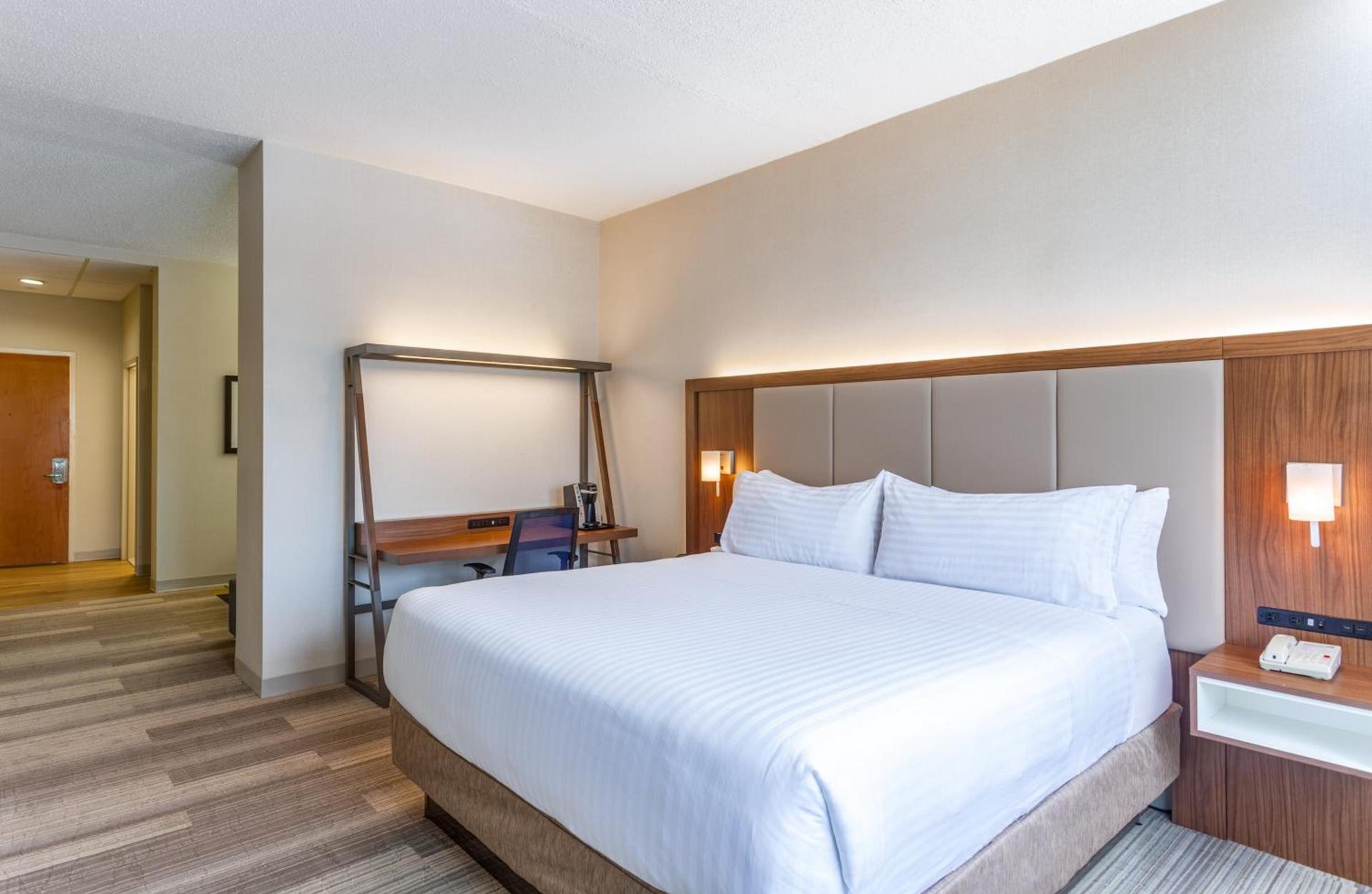 Holiday Inn Express Hauppauge-Long Island by IHG photo 42