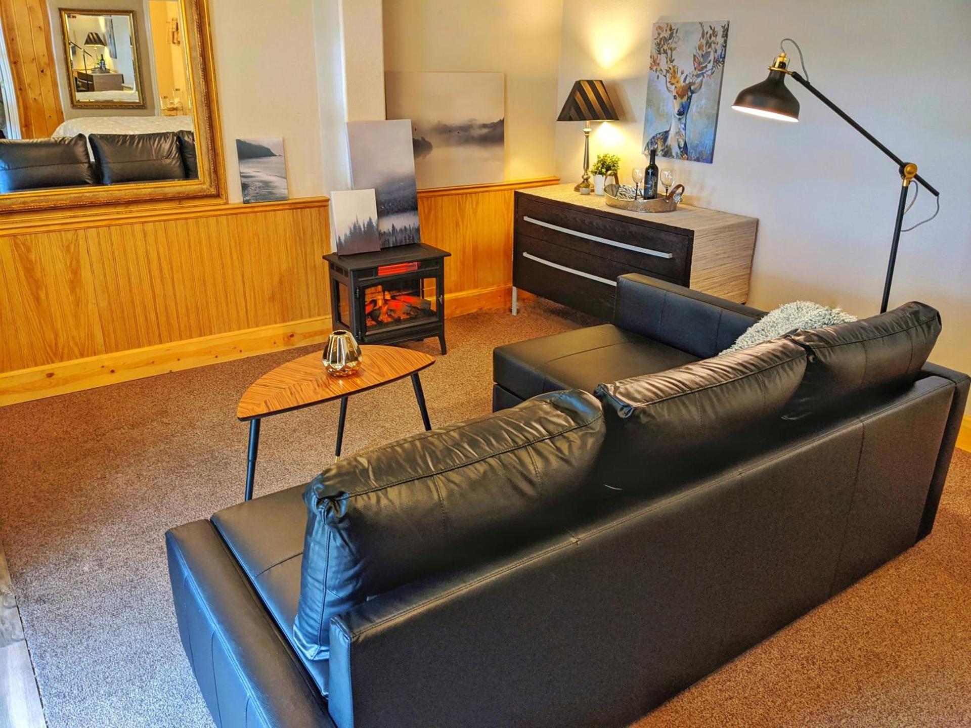 Carriage House Inn photo 9
