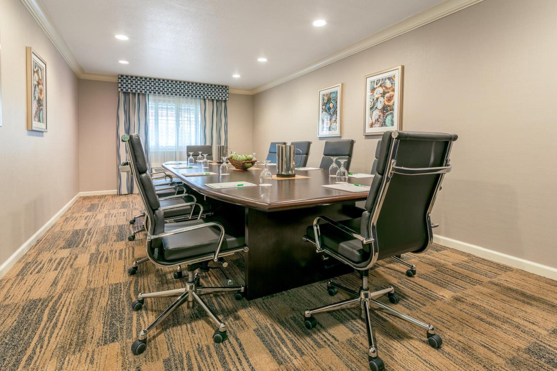 Holiday Inn Auburn by IHG photo 2