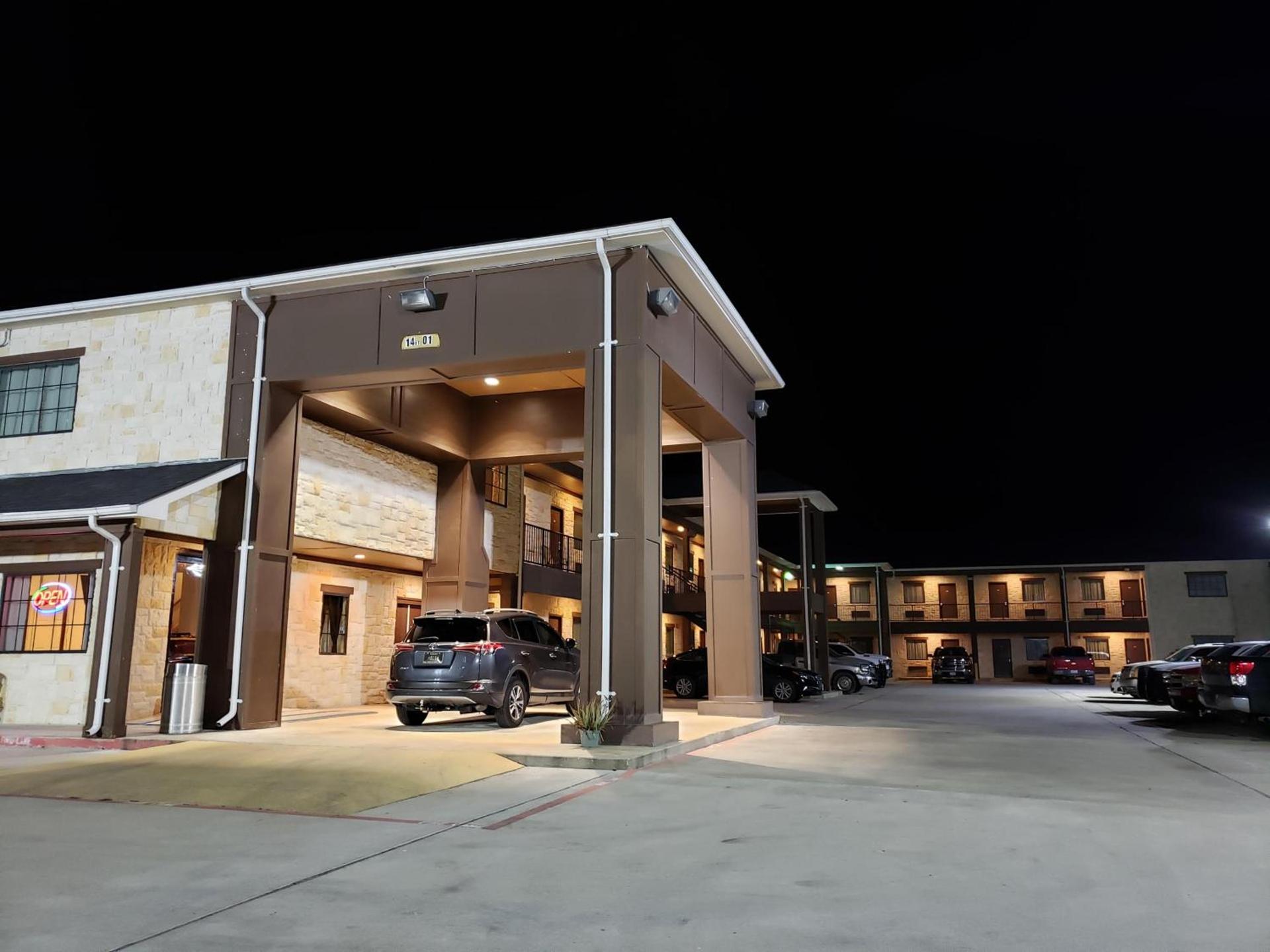 Lux Inn and Suites photo 11