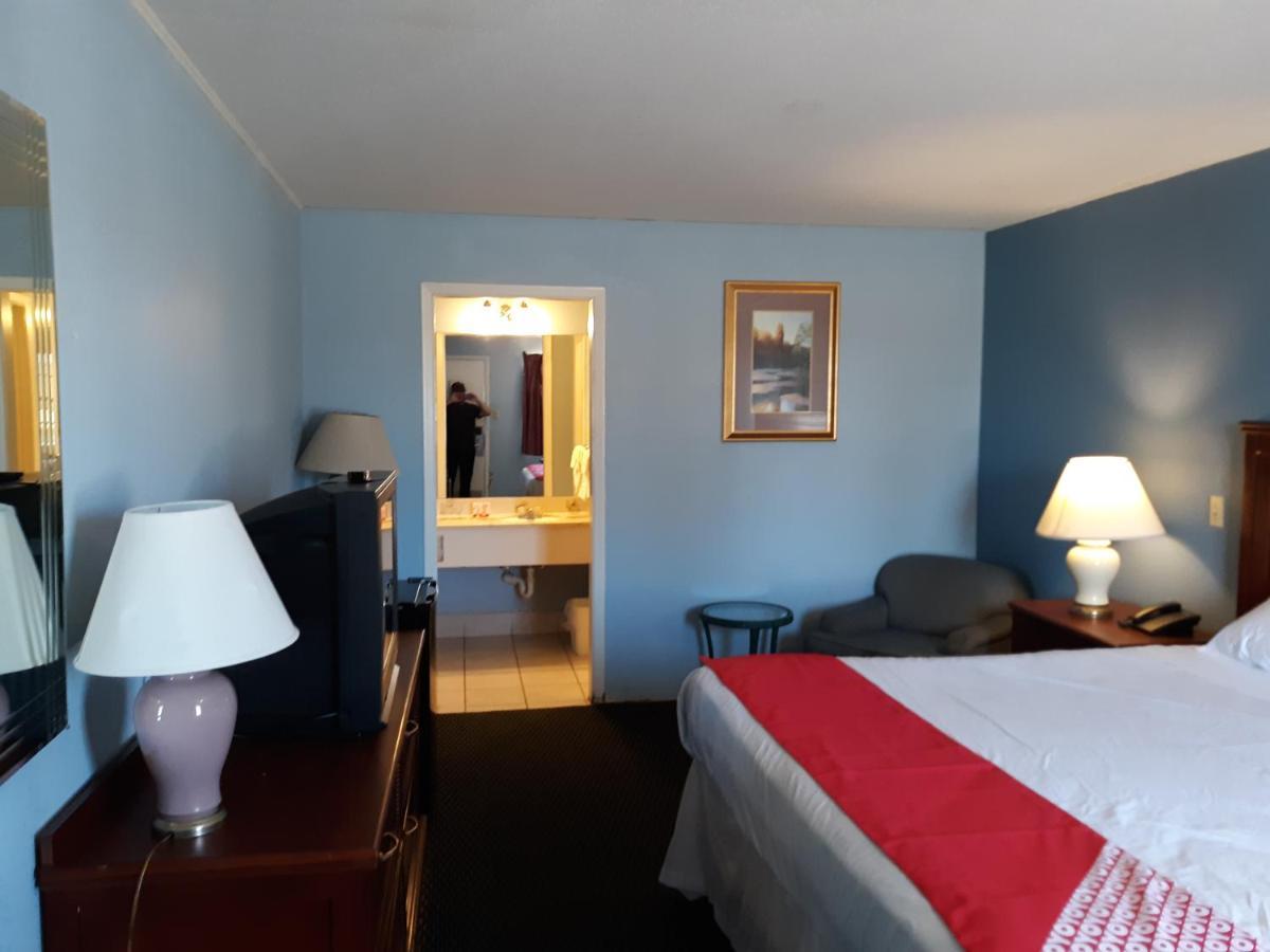 Rest Inn - Extended Stay, I-40 Airport, Wedding & Event Center photo 12