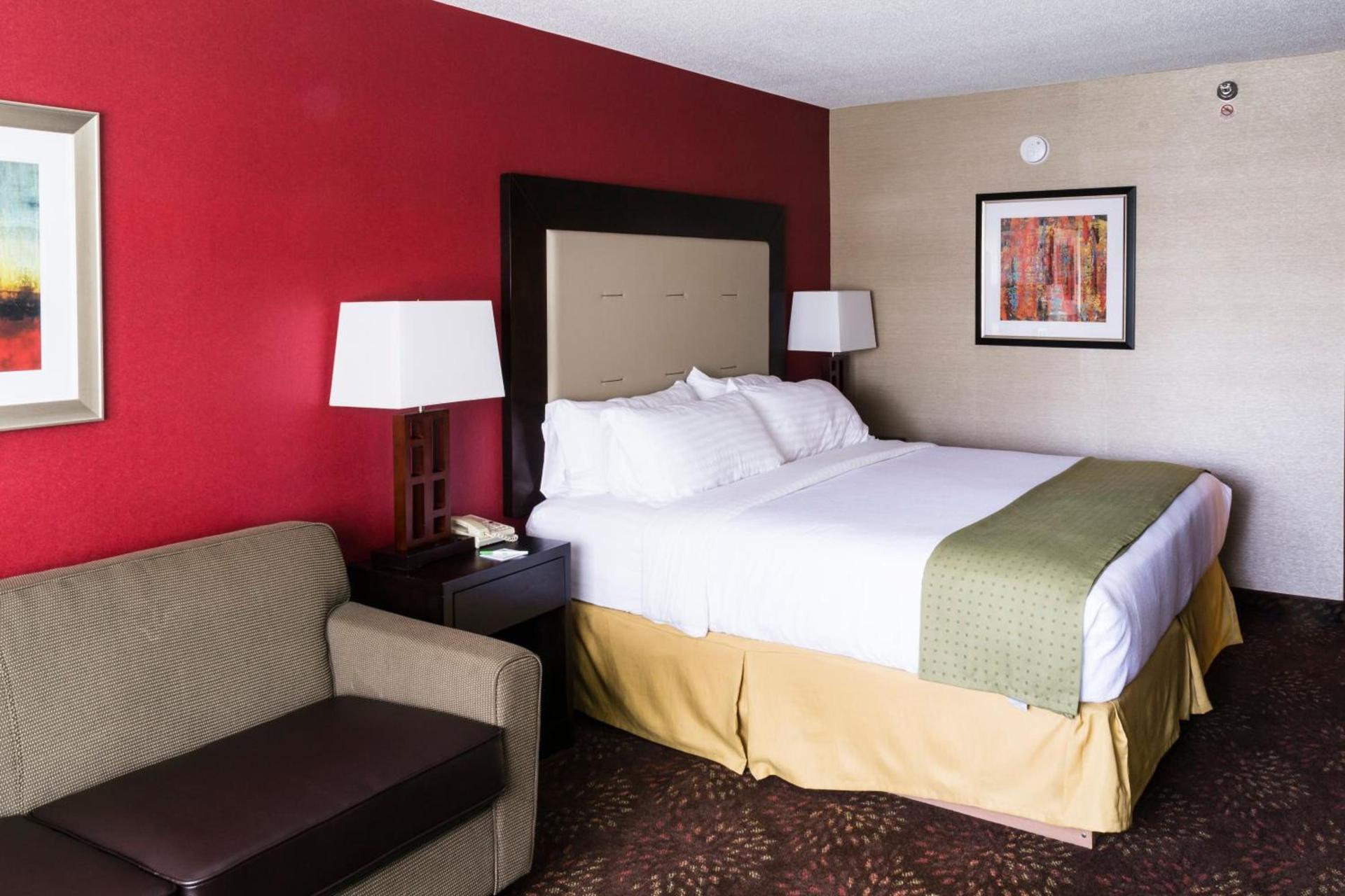 Holiday Inn Express Big Rapids by IHG photo 20