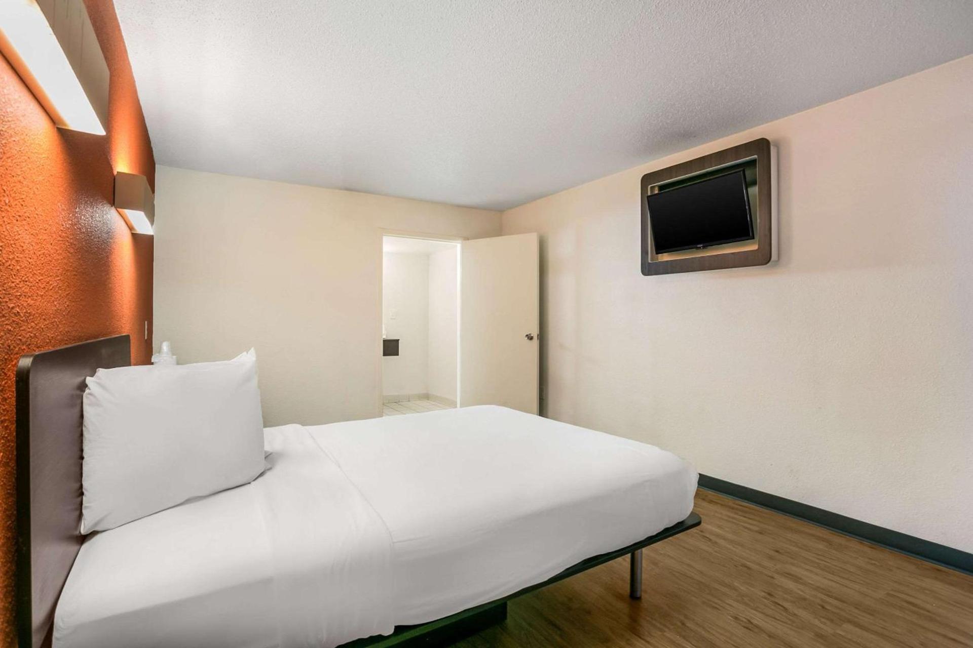 Rodeway Inn Baltimore - Inner Harbor South photo 12