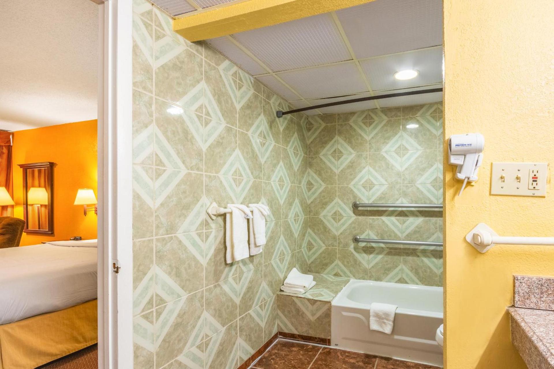 Americas Best Value Inn of Elk City photo 21