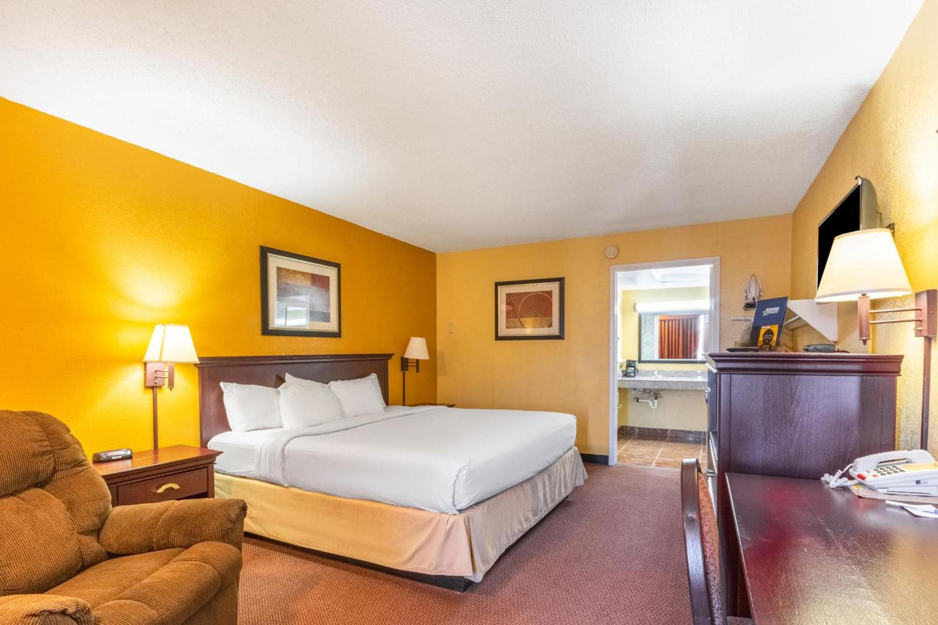 Americas Best Value Inn of Elk City photo 23