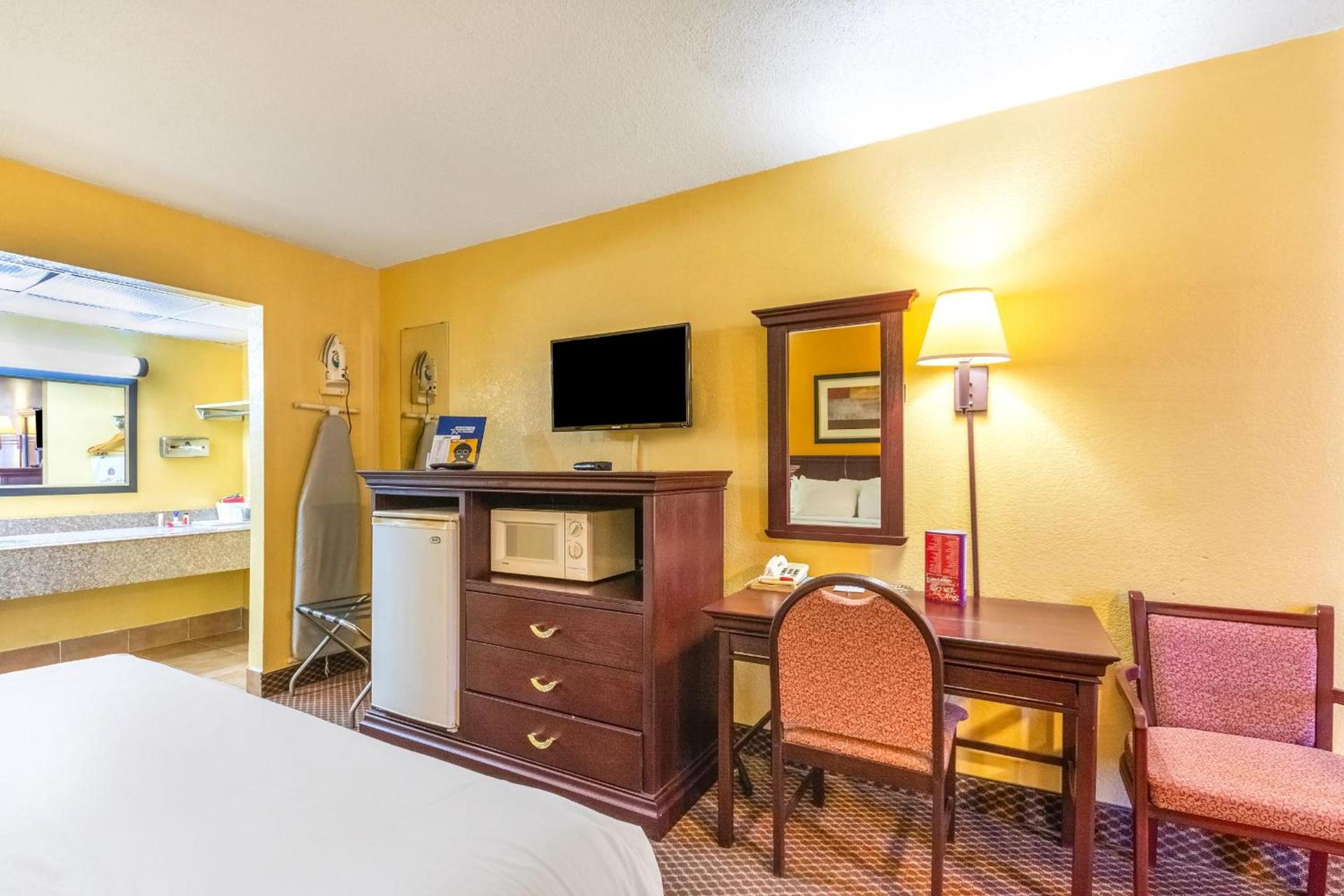 Americas Best Value Inn of Elk City photo 16