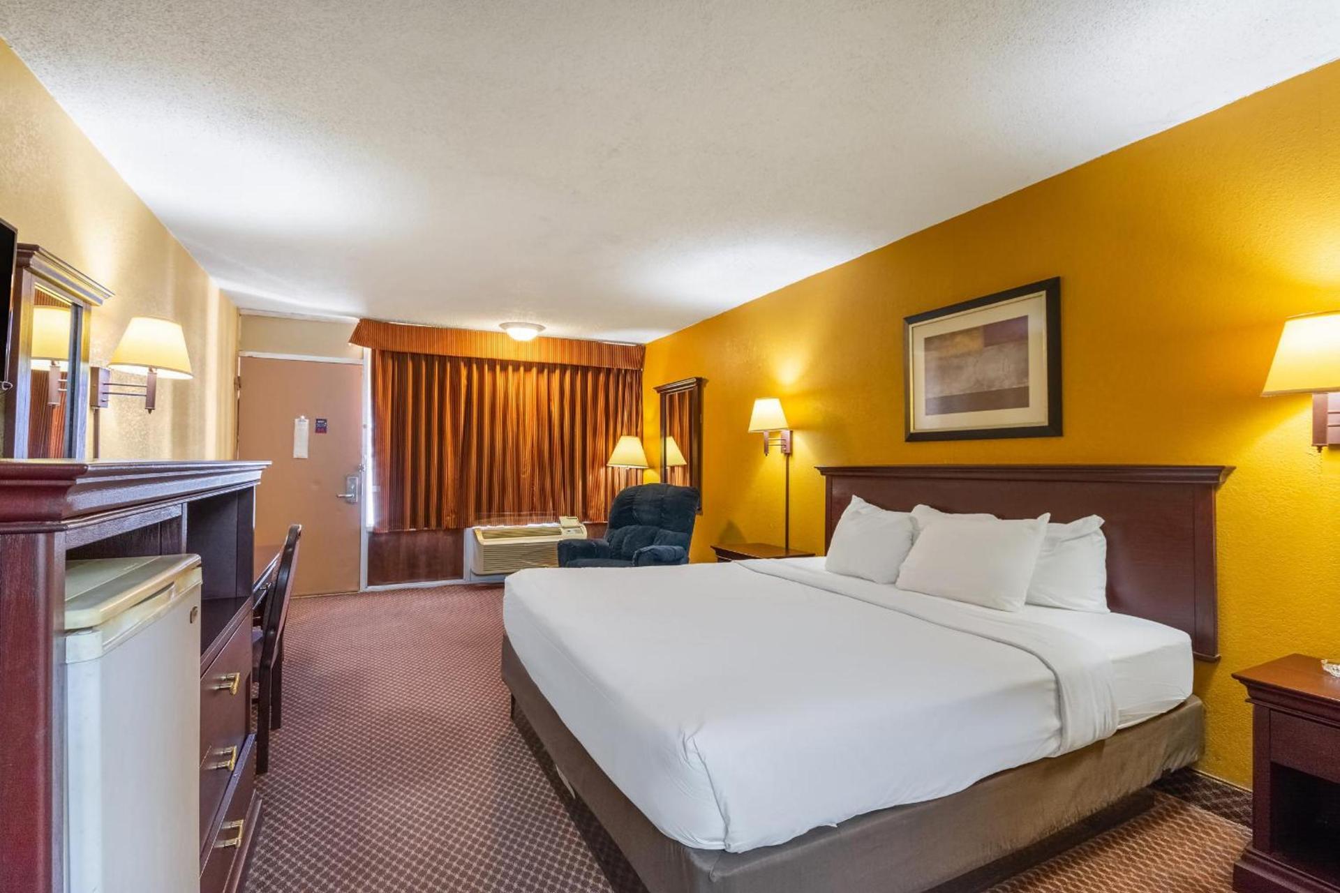 Americas Best Value Inn of Elk City photo 18