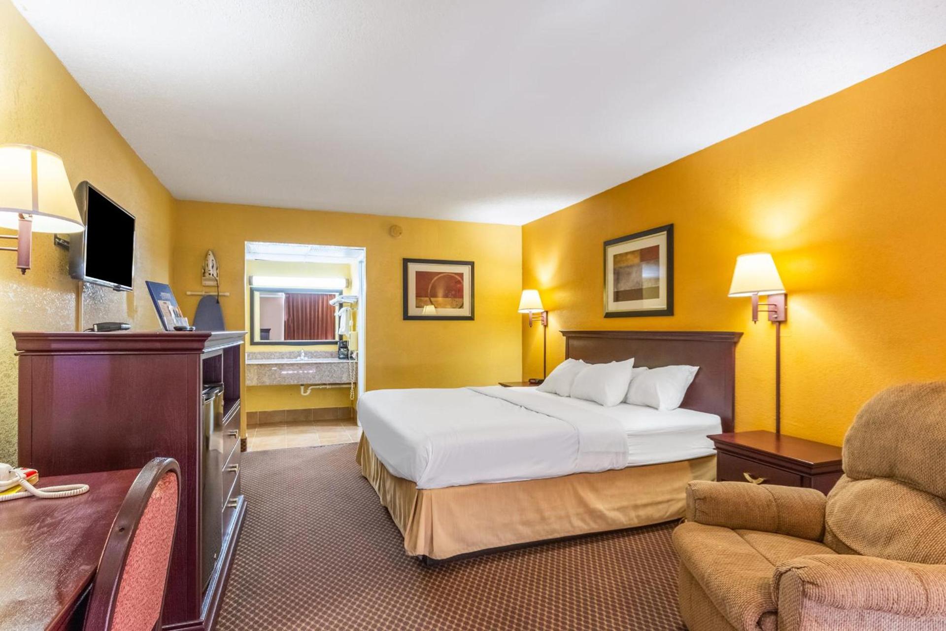 Americas Best Value Inn of Elk City photo 15