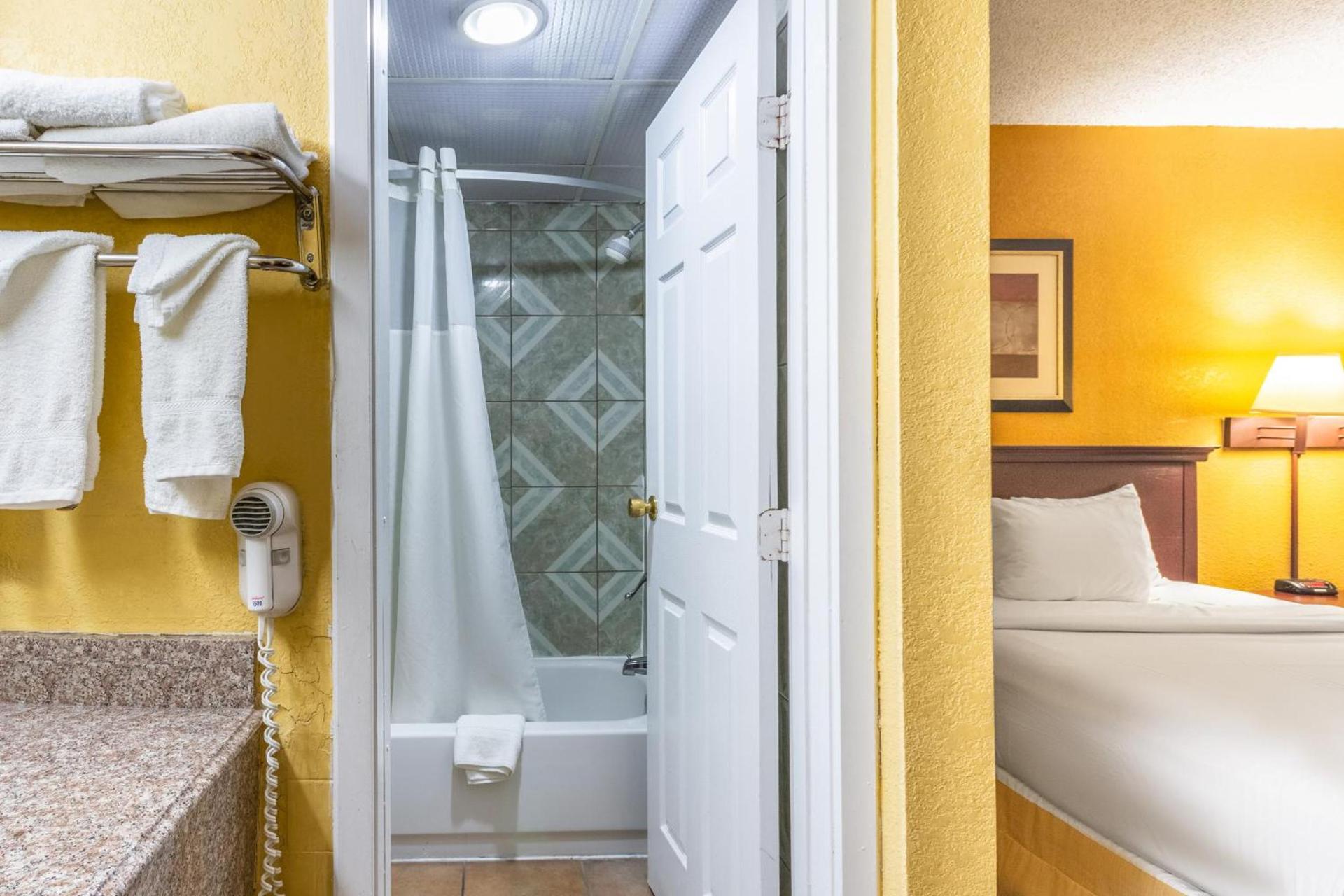 Americas Best Value Inn of Elk City photo 8