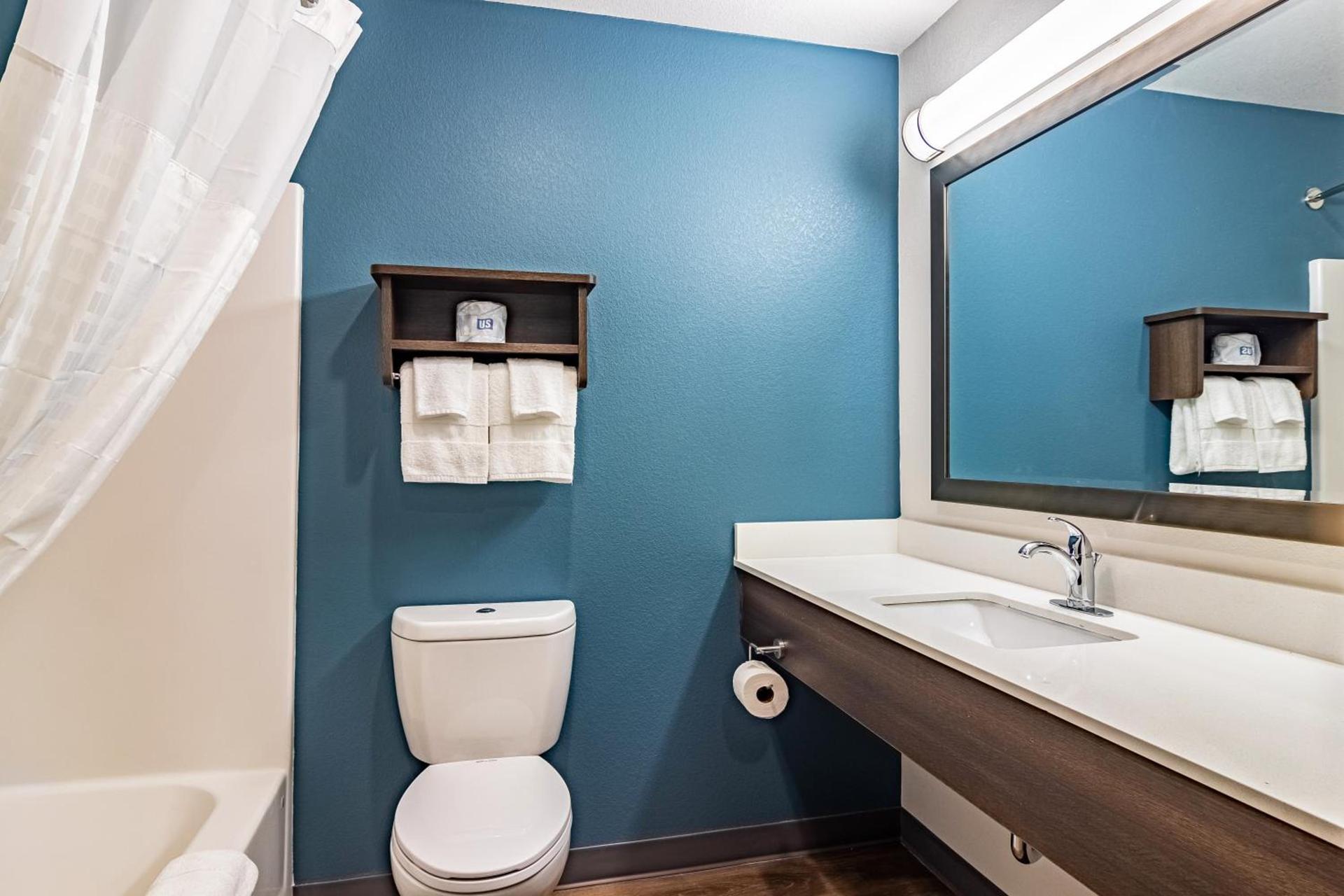 WoodSpring Suites Toledo Maumee photo 12