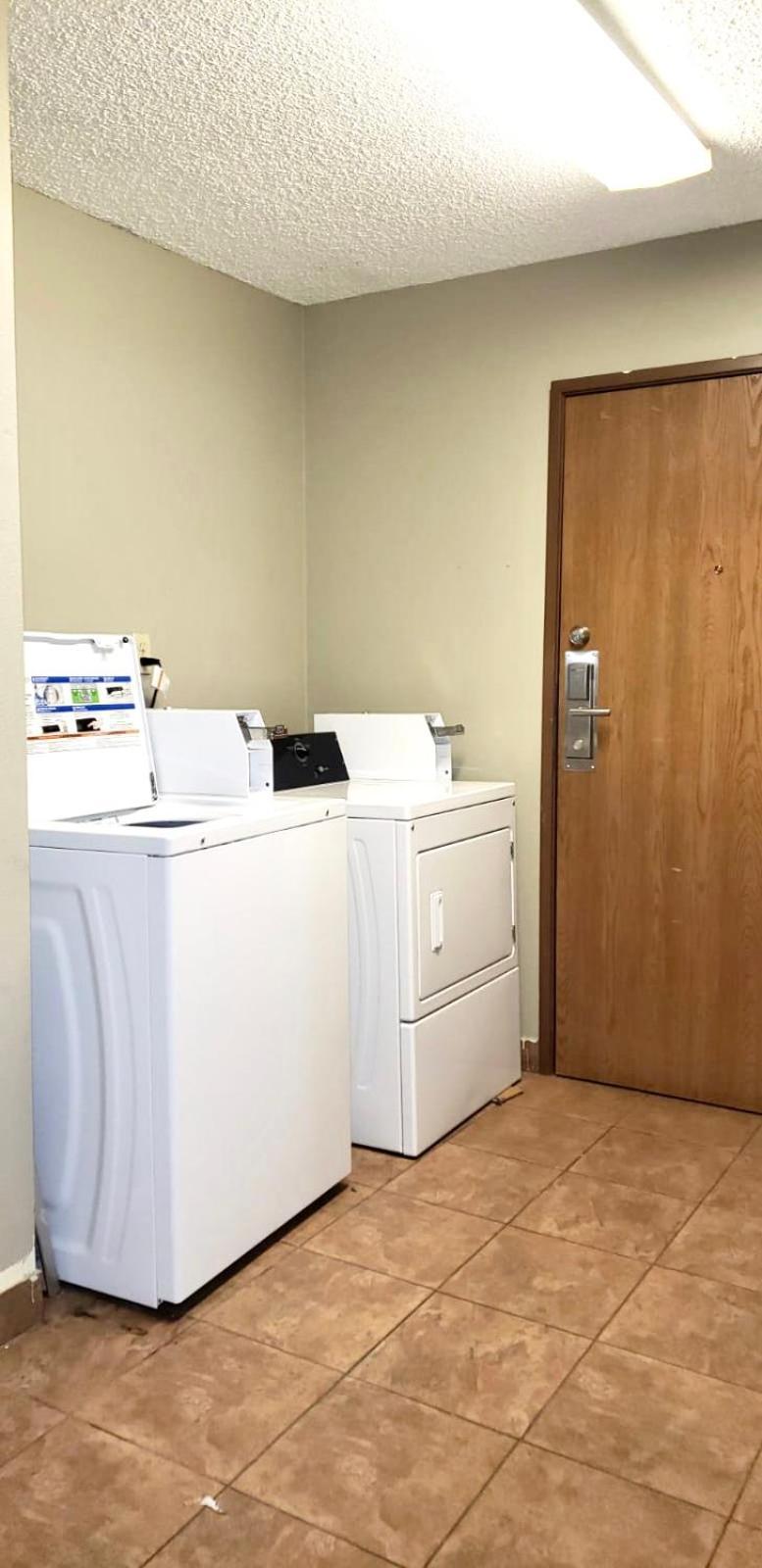 Express Inn & Suites San Antonio near SeaWorld - Medical Center photo 37